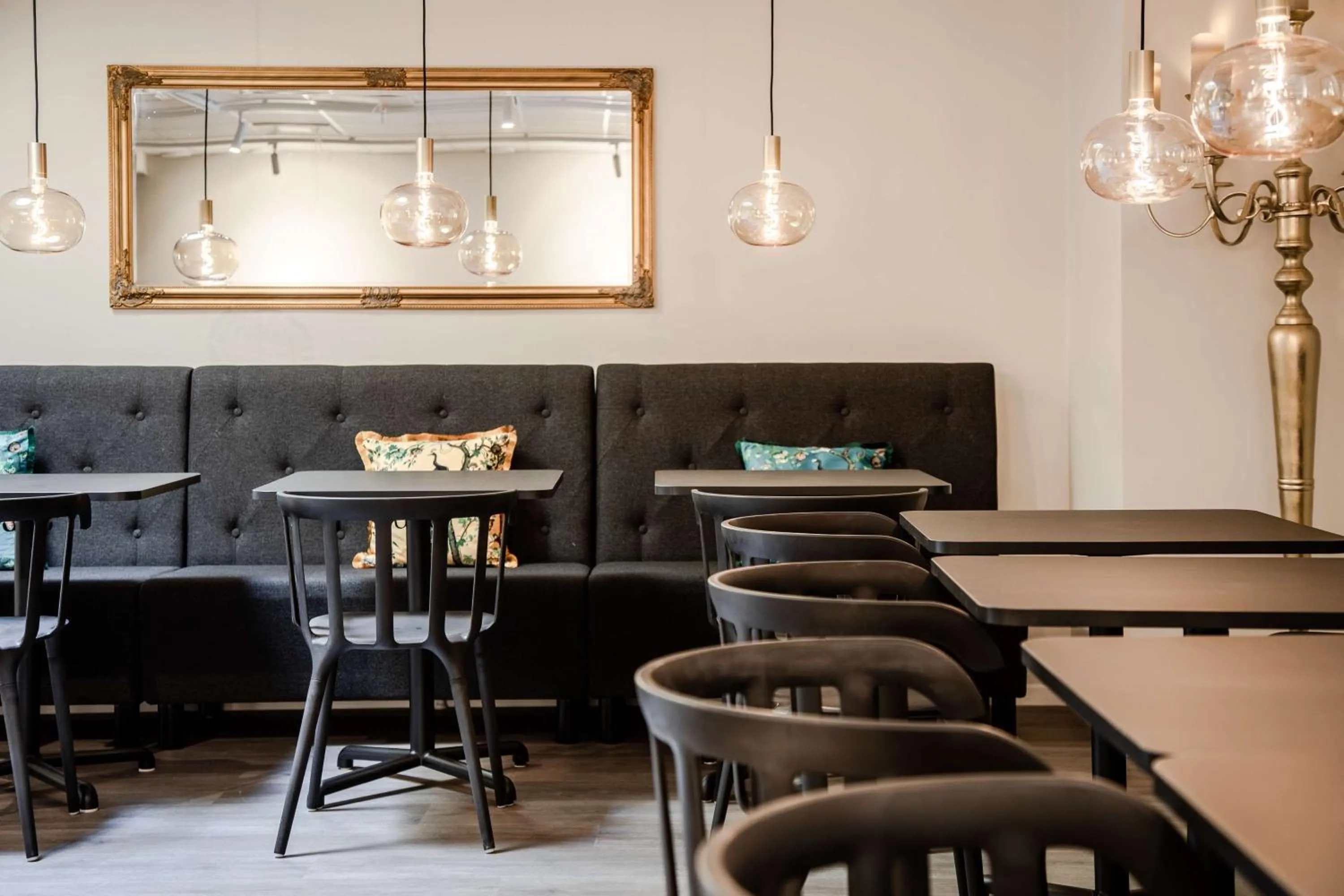 Restaurant/places to eat in Palm Tree Hotel, Best Western Signature Collection