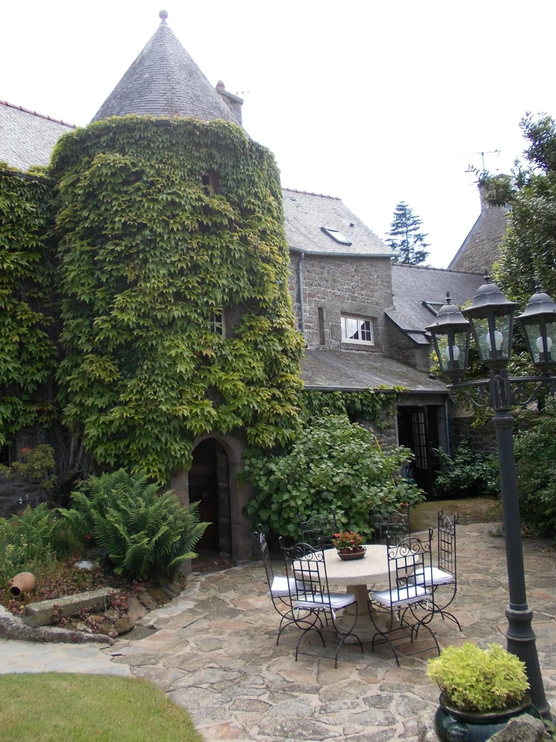 Property building in La Tourelle 22