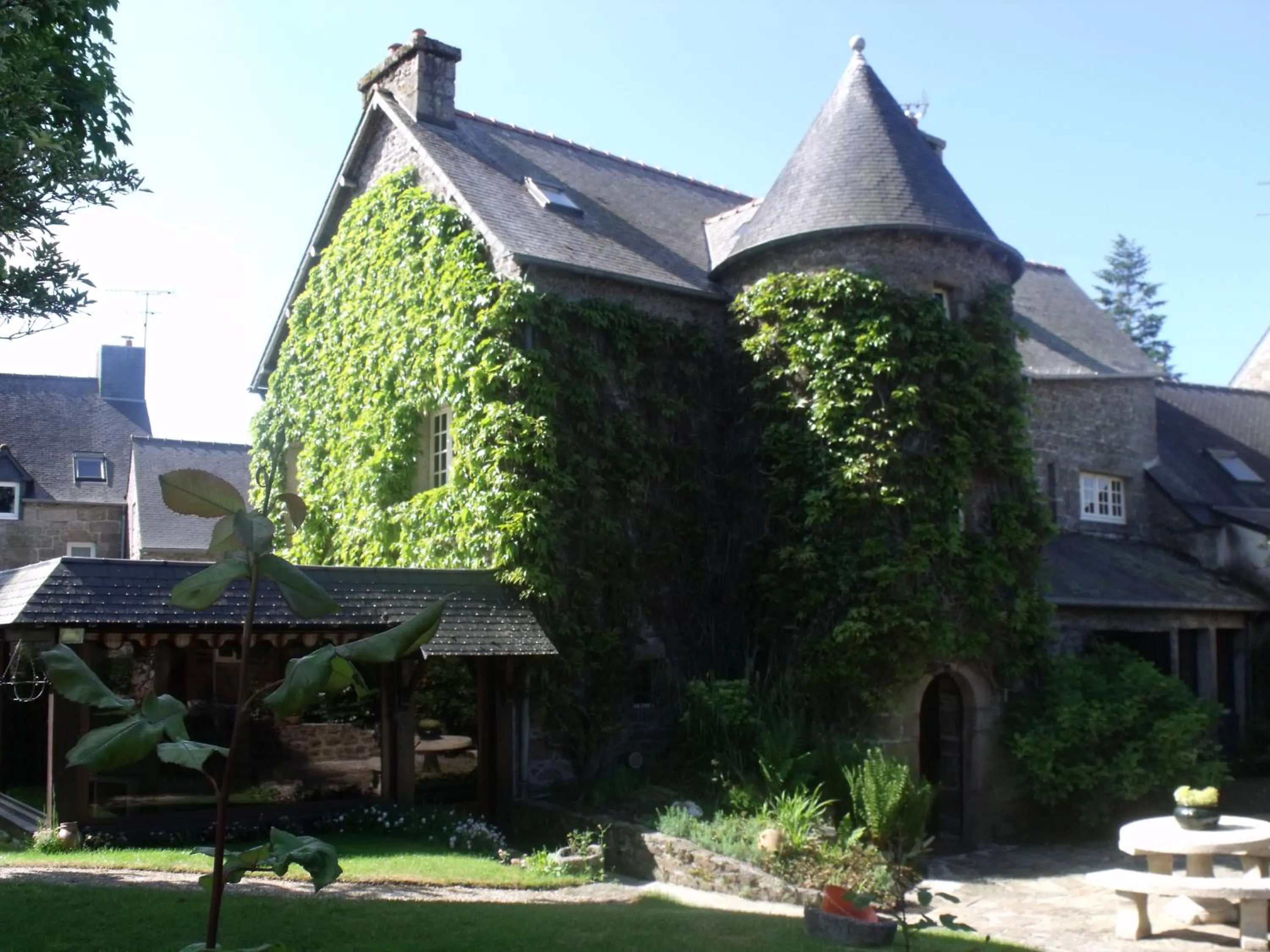Property building in La Tourelle 22