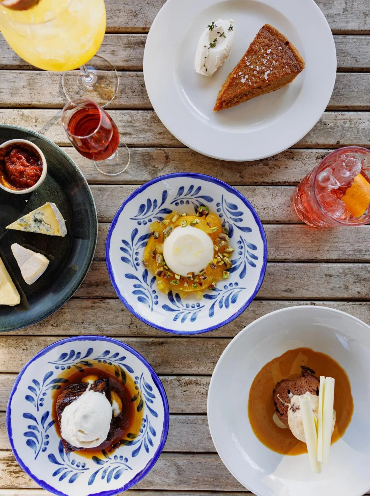 Food and drinks in Bear and Ragged Staff