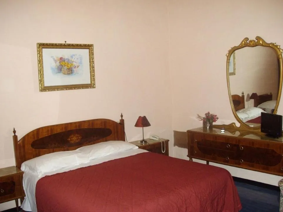 Bedroom, Bed in Albergo Anna