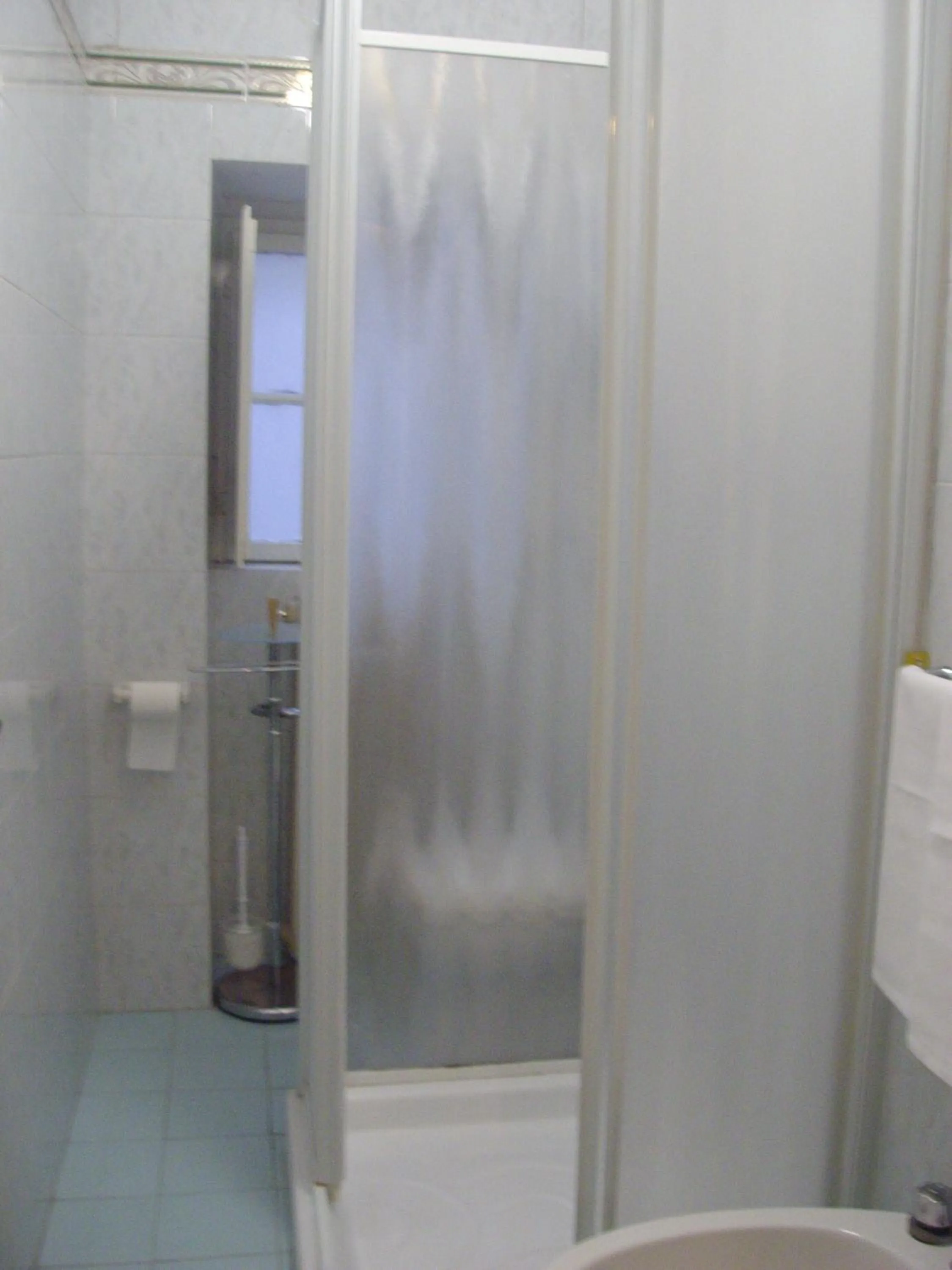 Shower in Albergo Anna