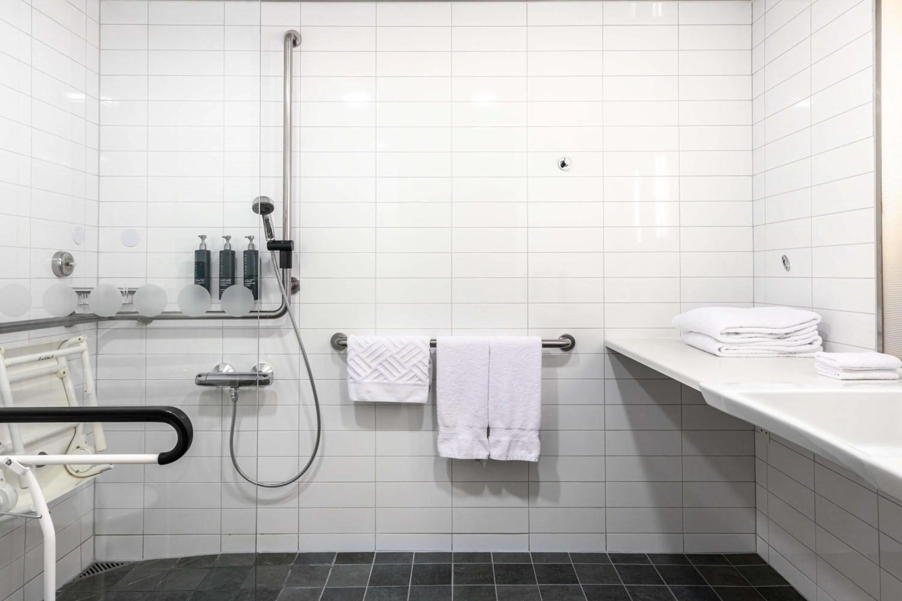 Bathroom in Hilton Helsinki Airport