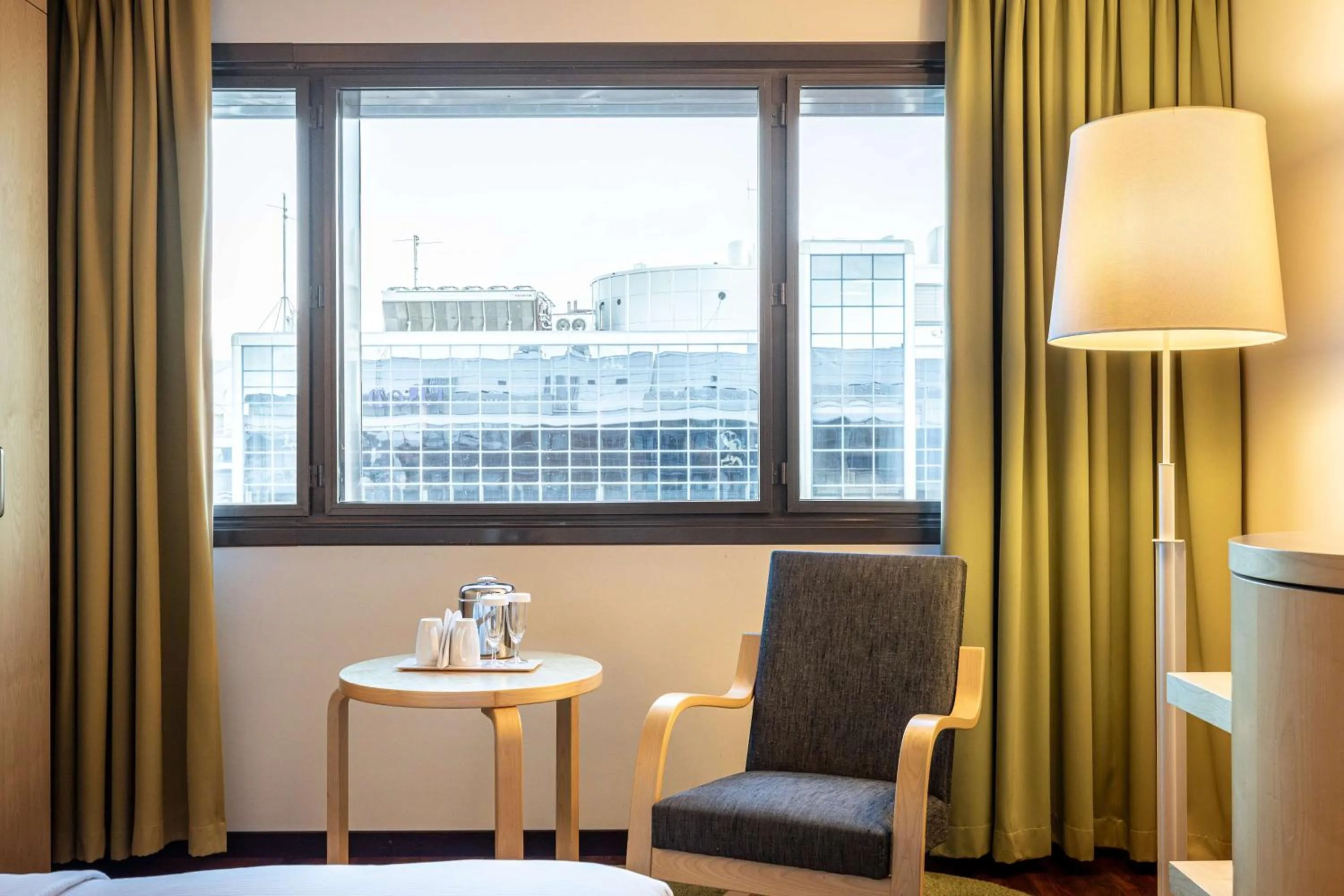 Photo of the whole room in Hilton Helsinki Airport