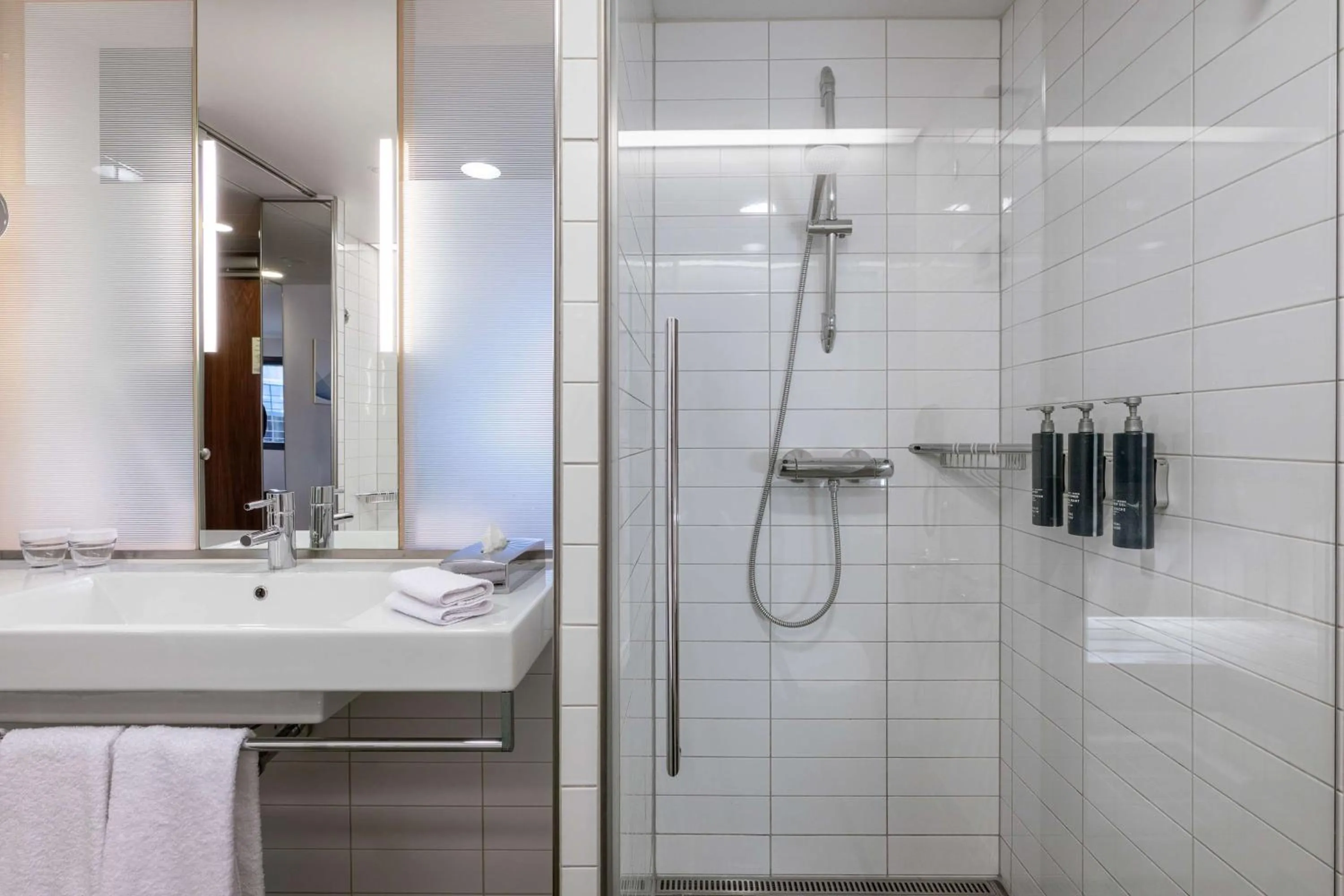 Bathroom in Hilton Helsinki Airport