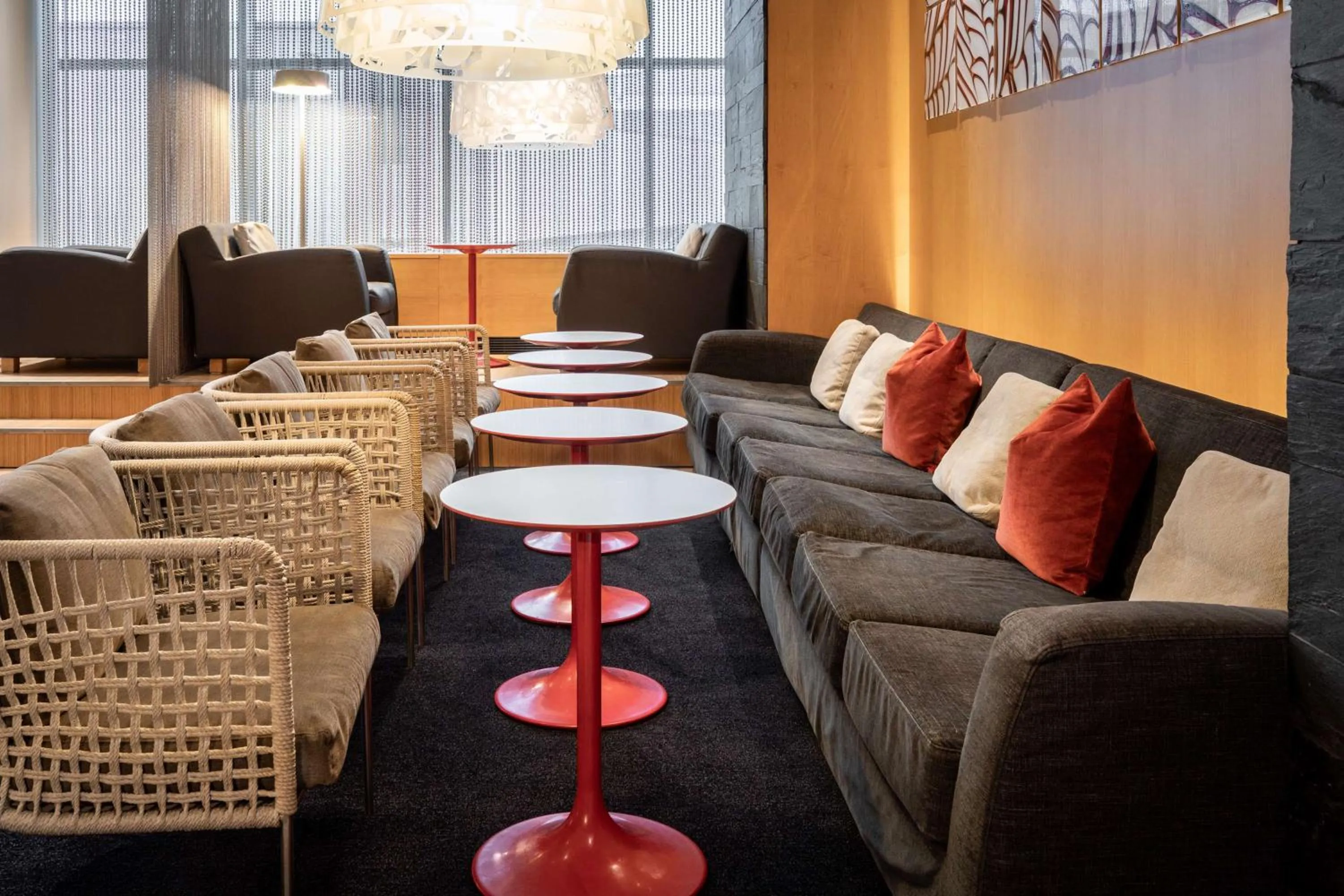 Lounge or bar in Hilton Helsinki Airport