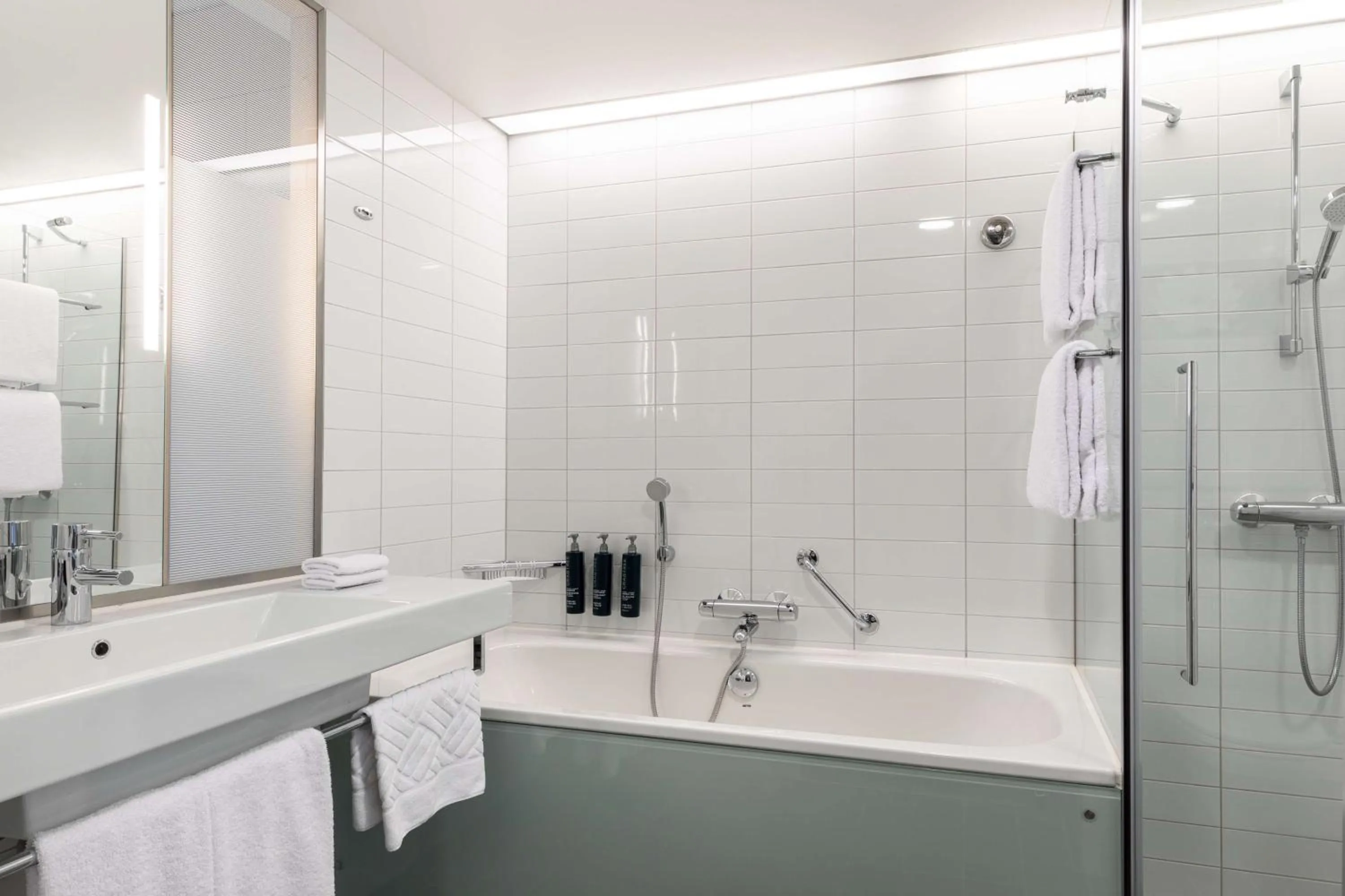 Bathroom in Hilton Helsinki Airport