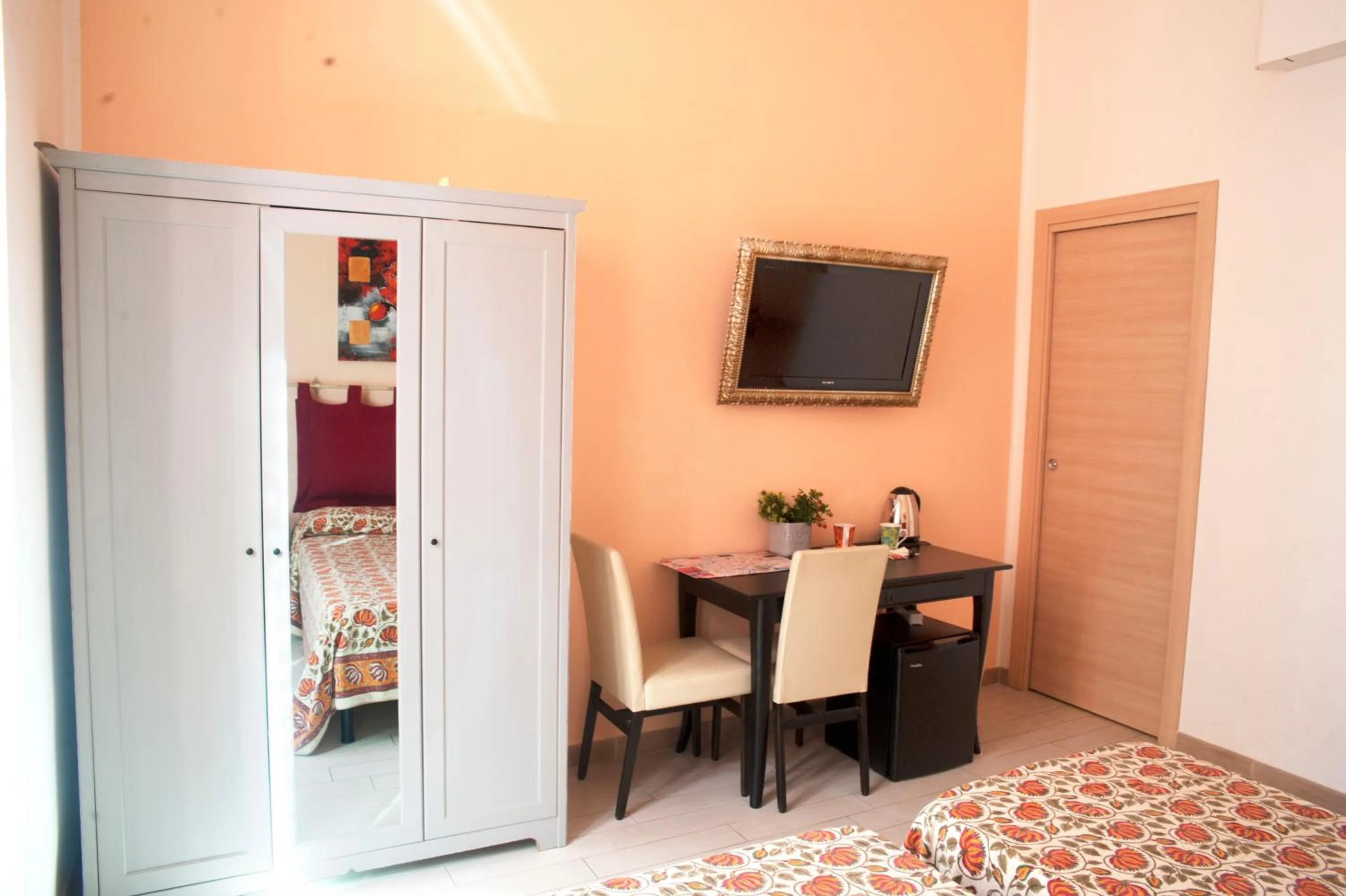 Photo of the whole room in Merulana Suite