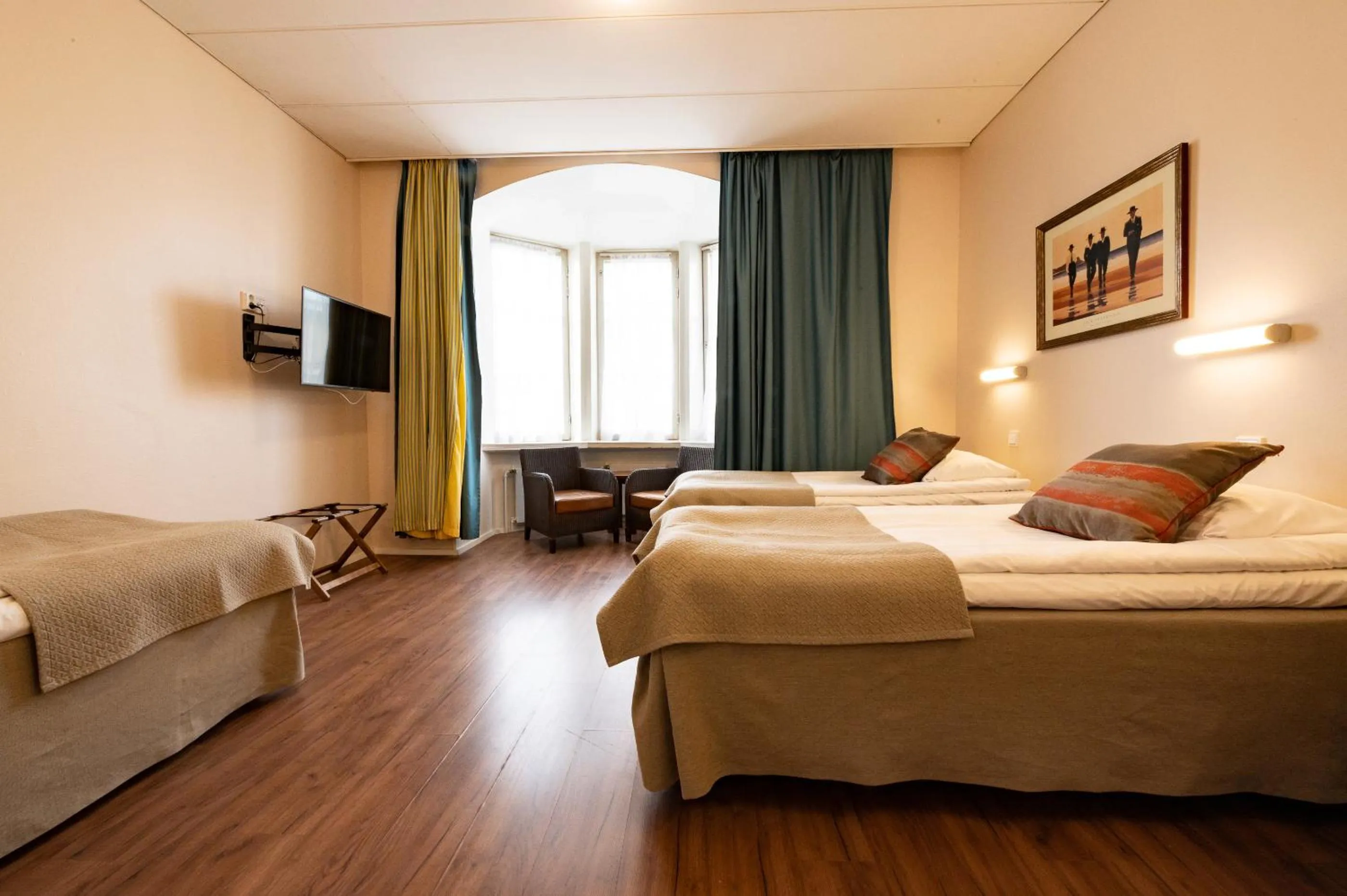 Toilet, Bed in Hotel Arthur