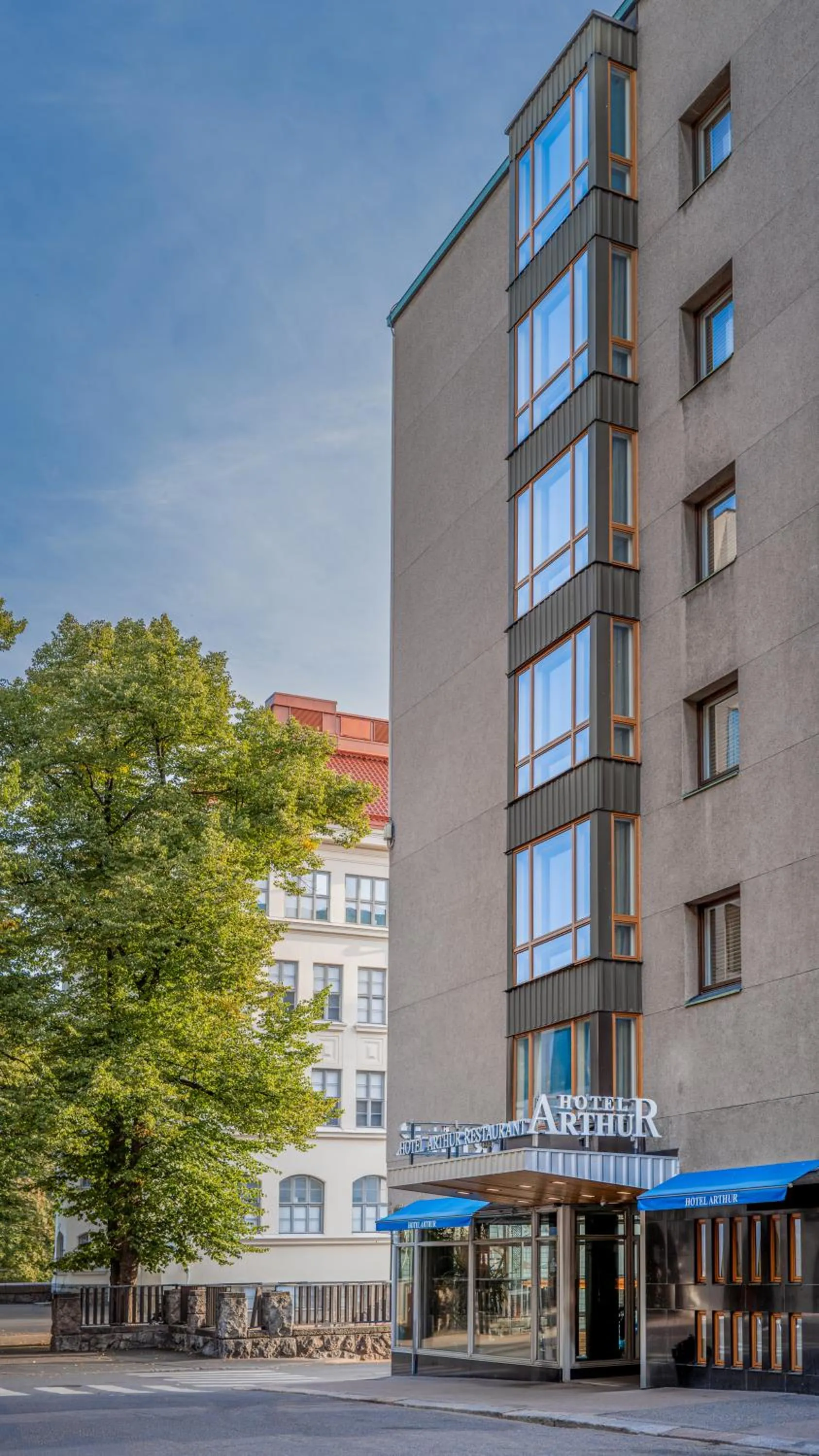 Property building in Hotel Arthur