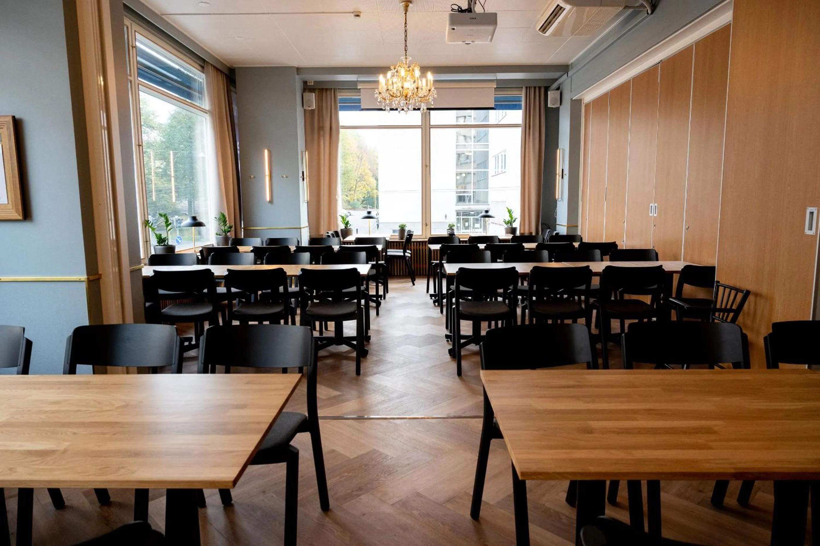 Restaurant/places to eat in Hotel Arthur