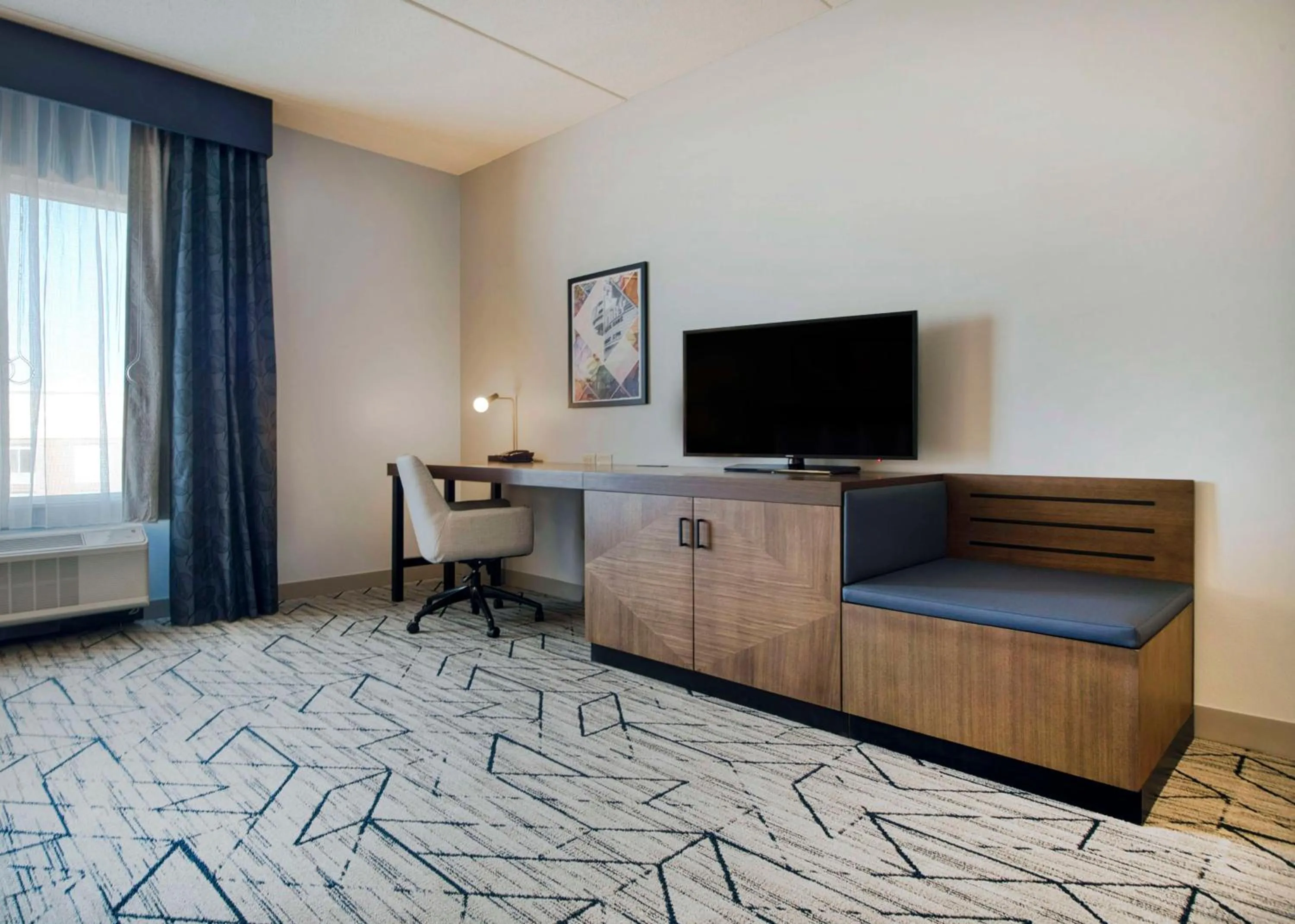 Bedroom, Bed in Hilton Garden Inn Raleigh Cary