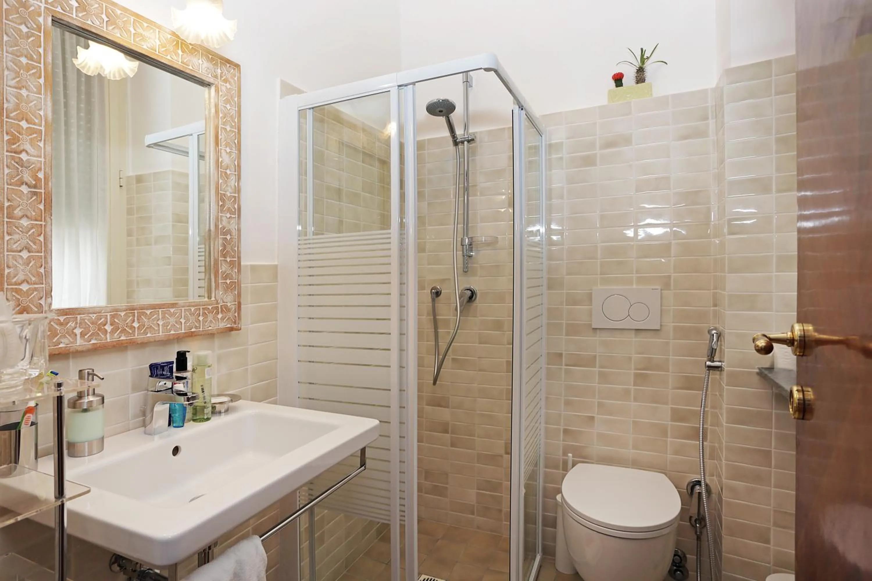 Shower in Houspitality Caesar Bed & Breakfast