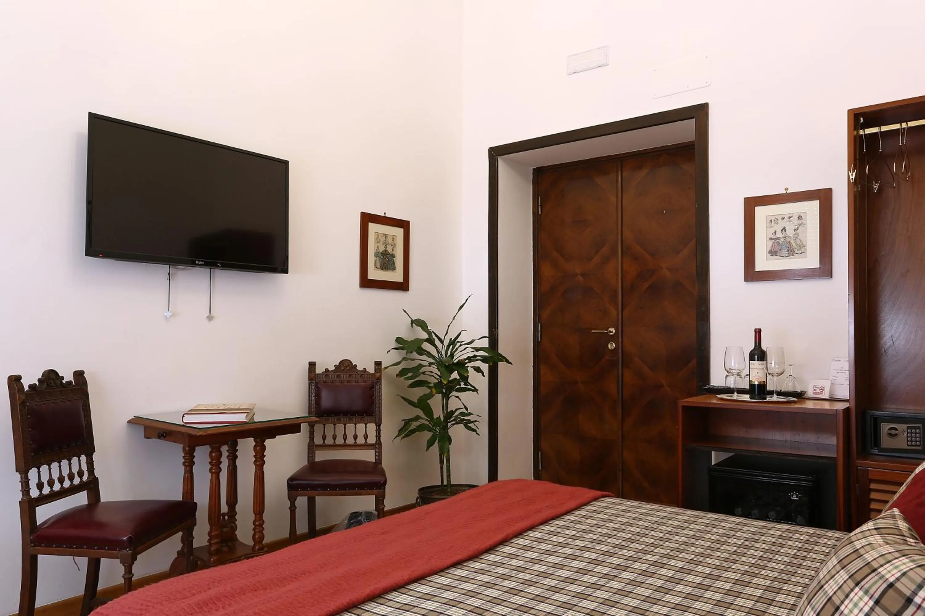 Photo of the whole room, Bed in Houspitality Caesar Bed & Breakfast