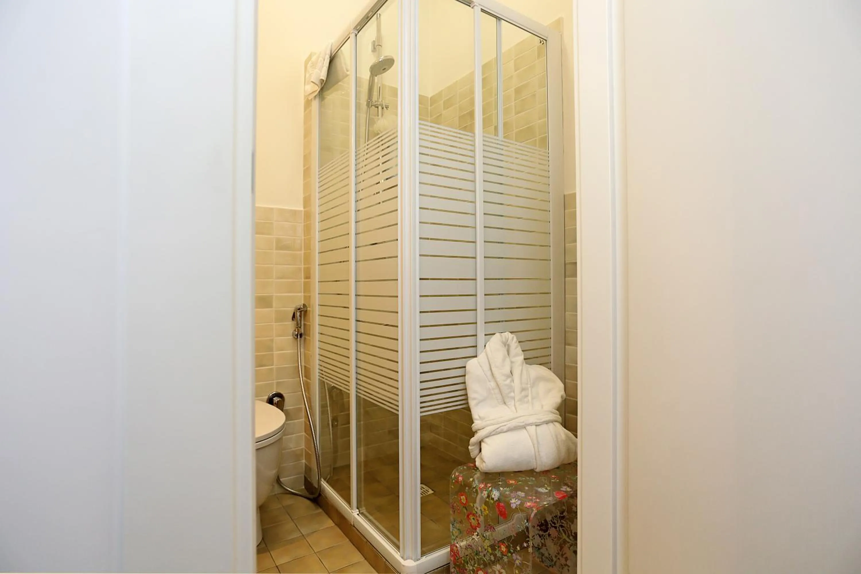 Shower in Houspitality Caesar Bed & Breakfast