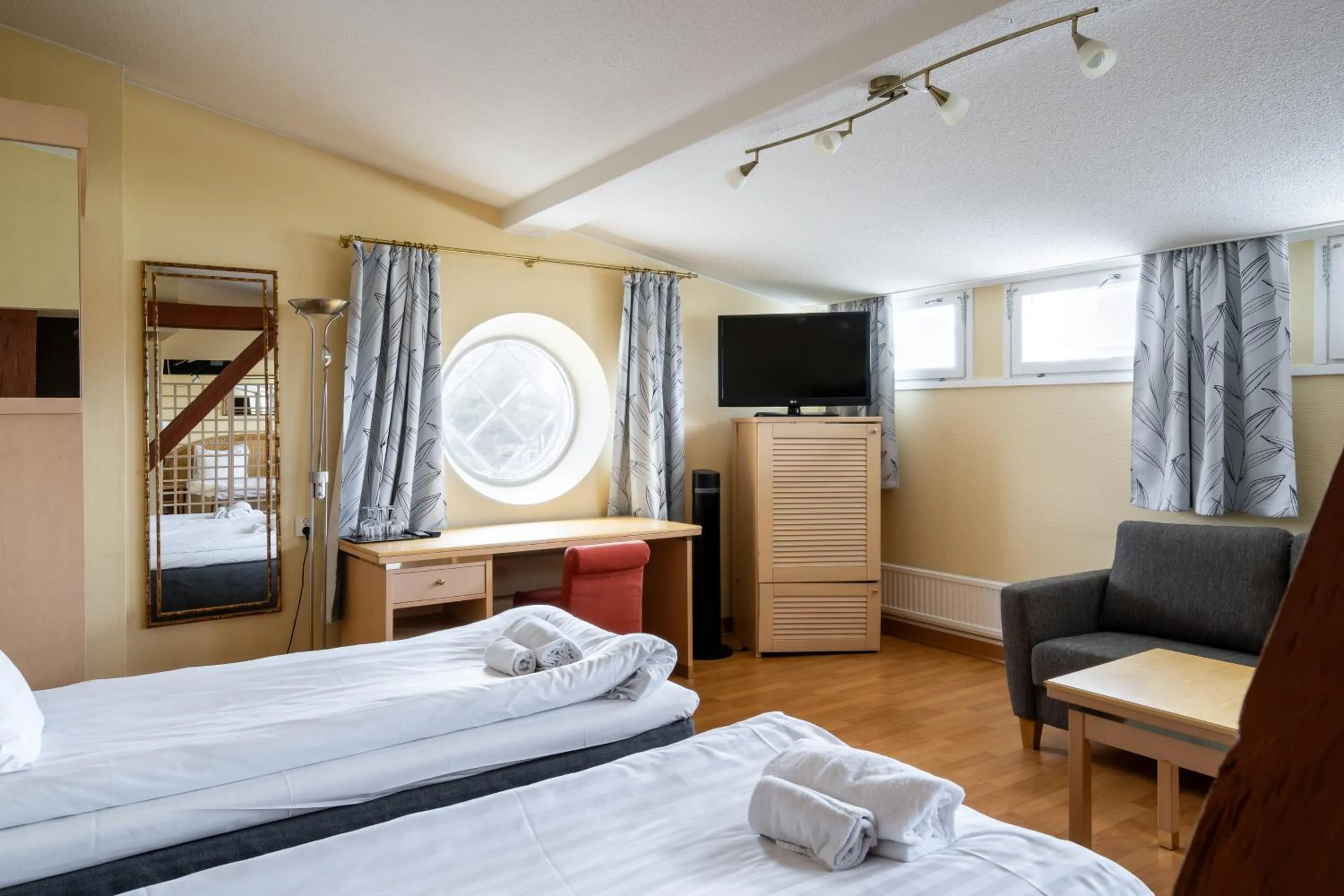 TV and multimedia, Bed in Hiisi Hotel Turku Seaport