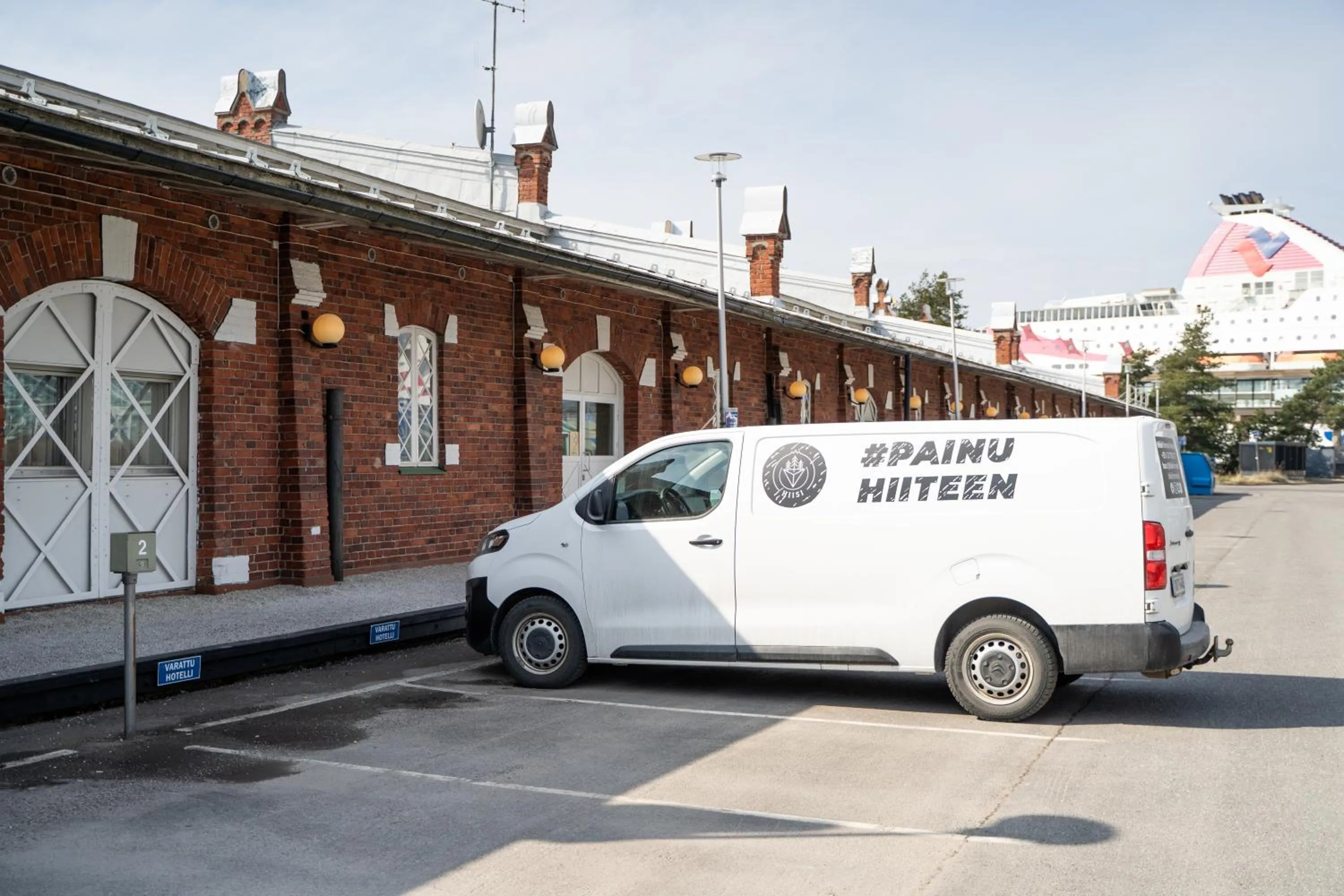 Parking in Hiisi Hotel Turku Seaport