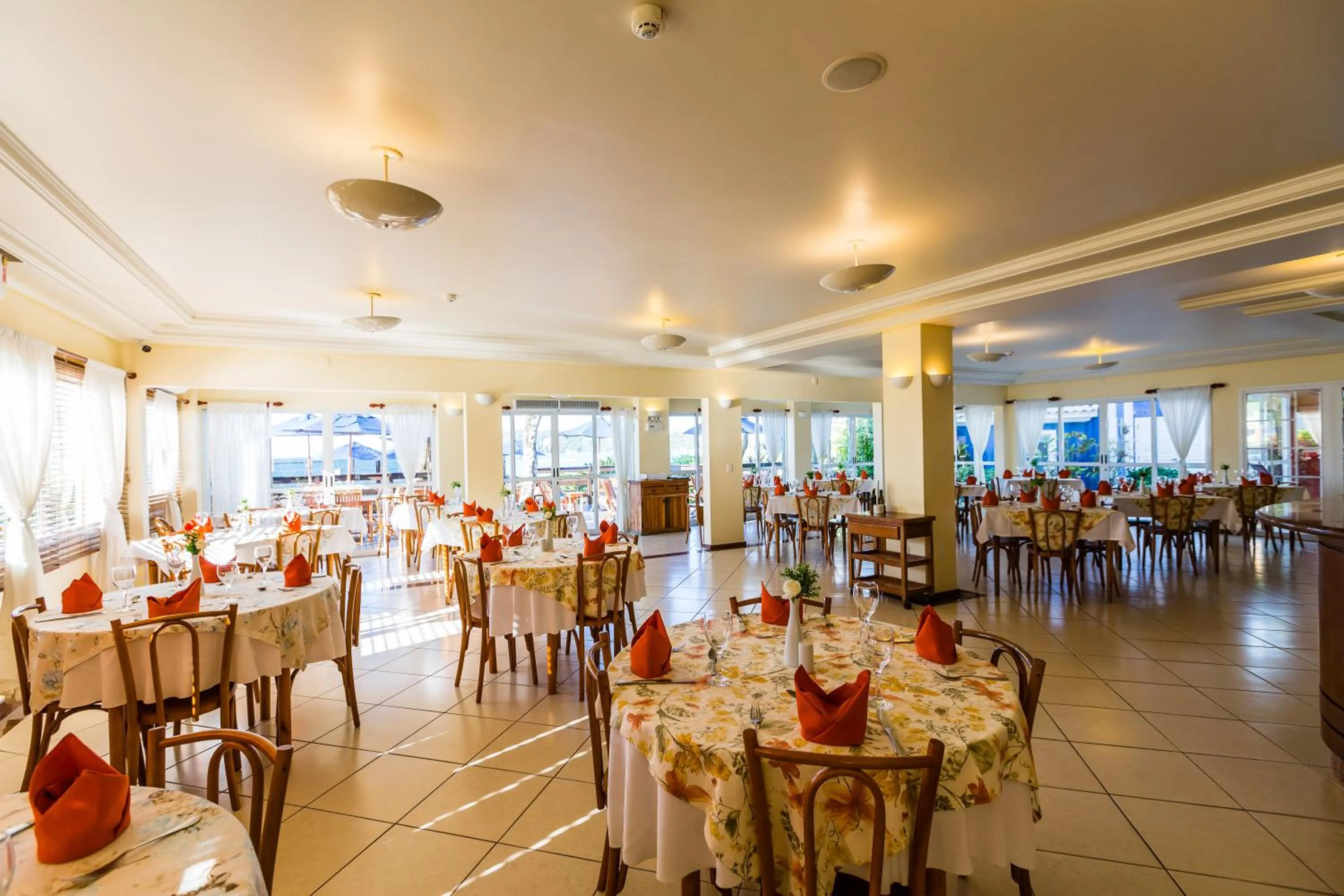Restaurant/places to eat in Hotel Vila do Farol