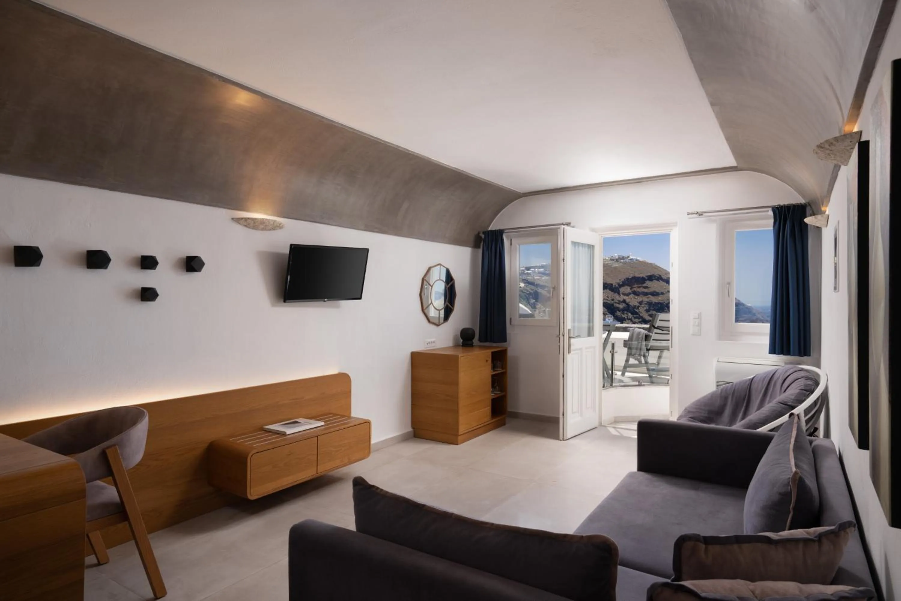 TV and multimedia in Santorini Princess Spa Hotel