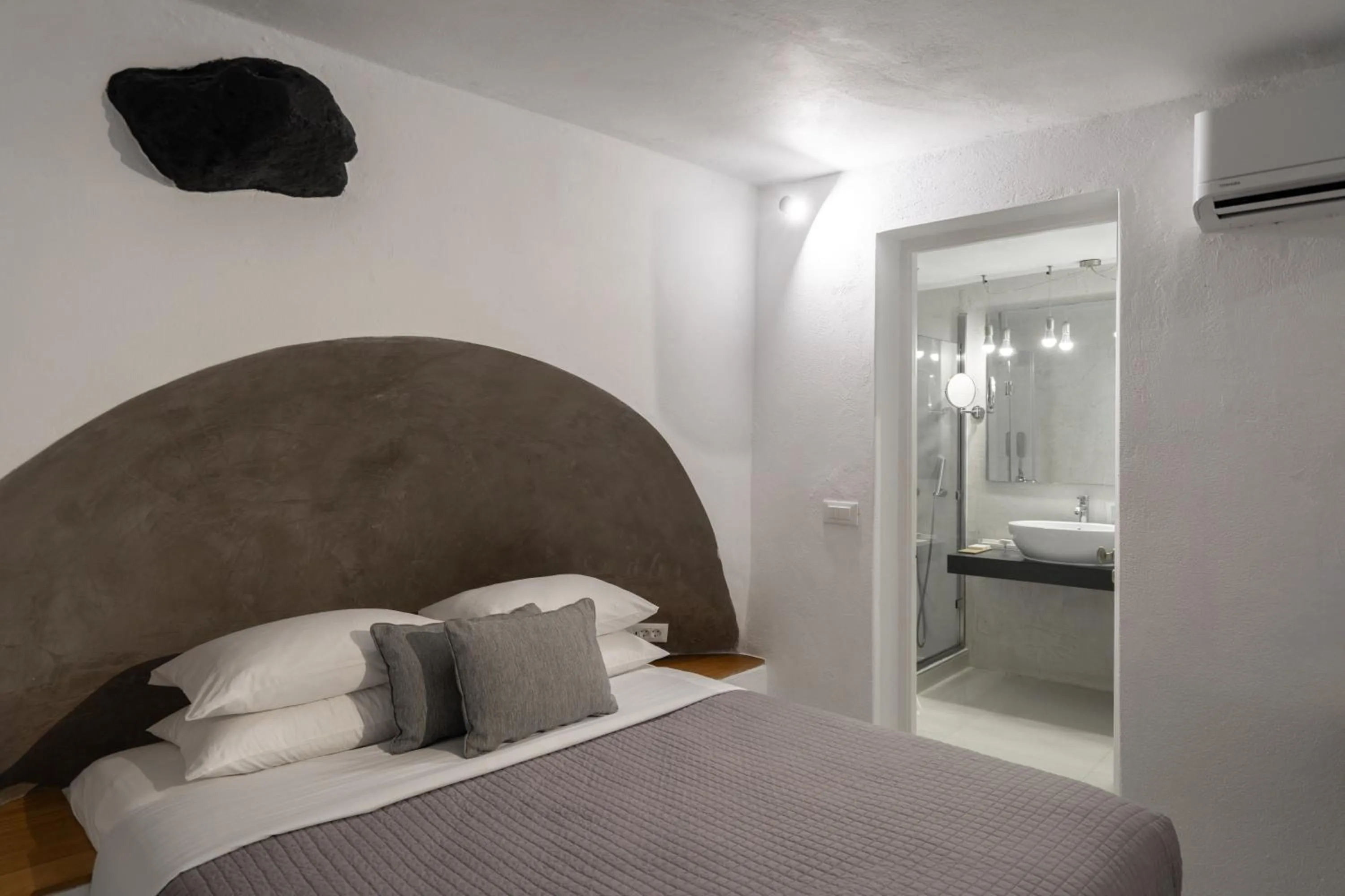 Bed in Santorini Princess Spa Hotel