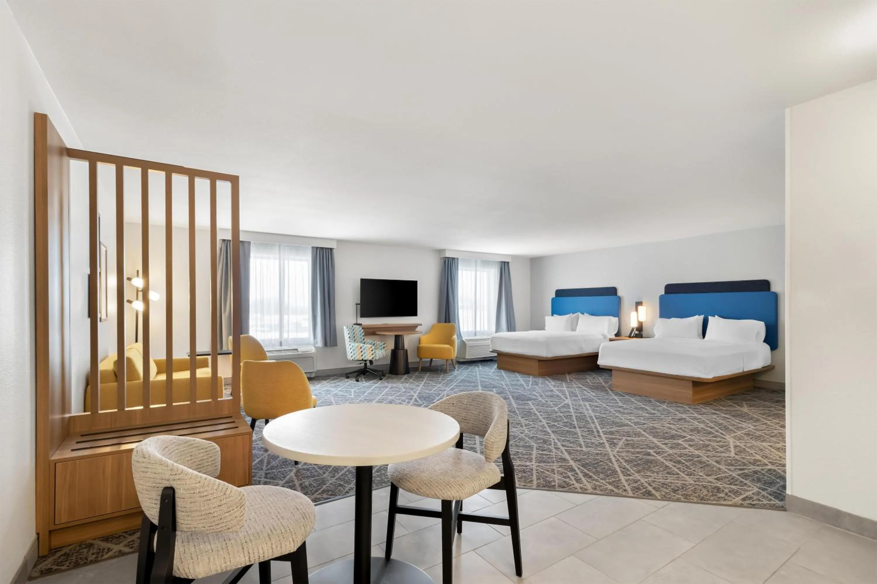 Living room, Bed in Hampton Inn & Suites New Castle, PA