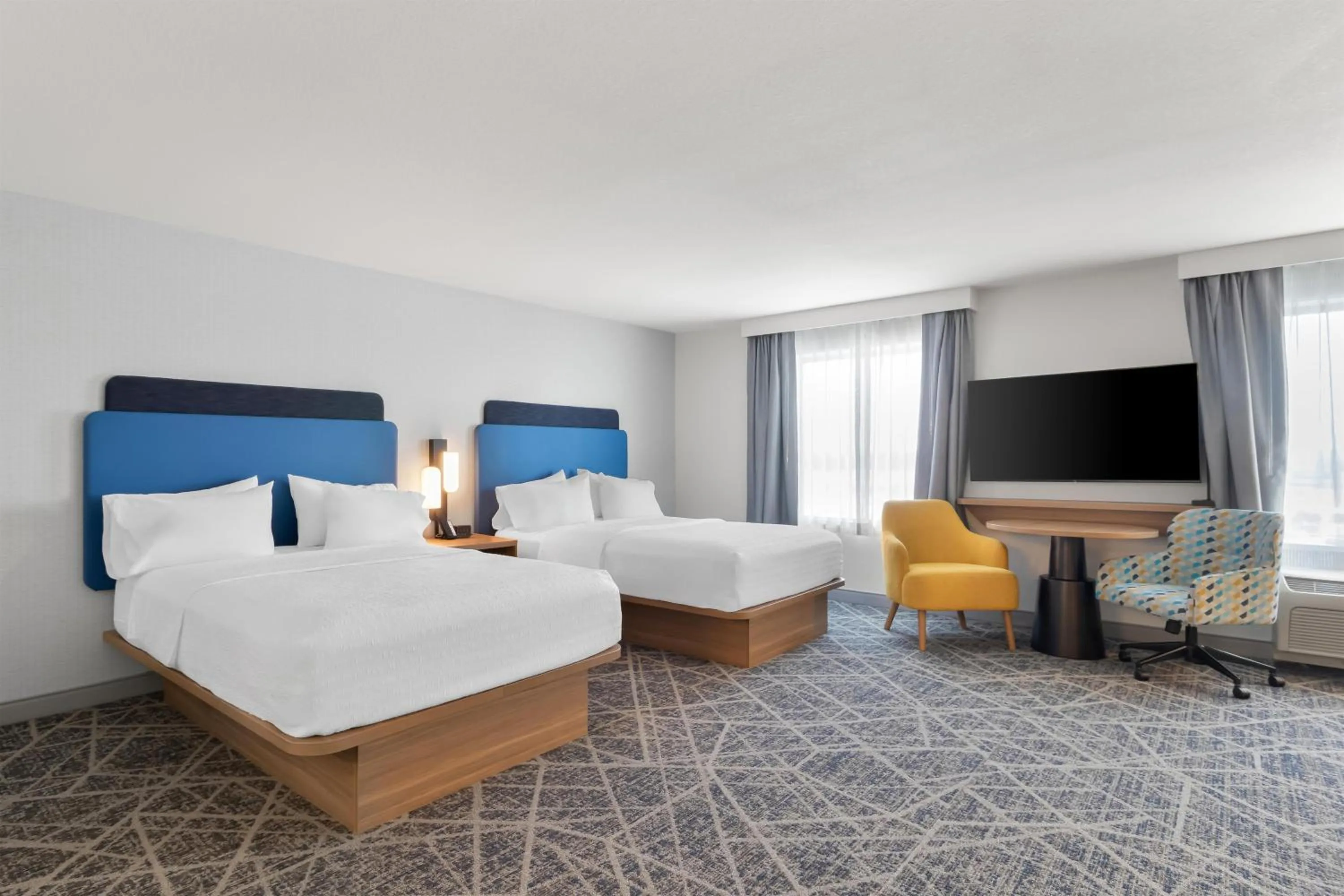 Bed in Hampton Inn & Suites New Castle, PA