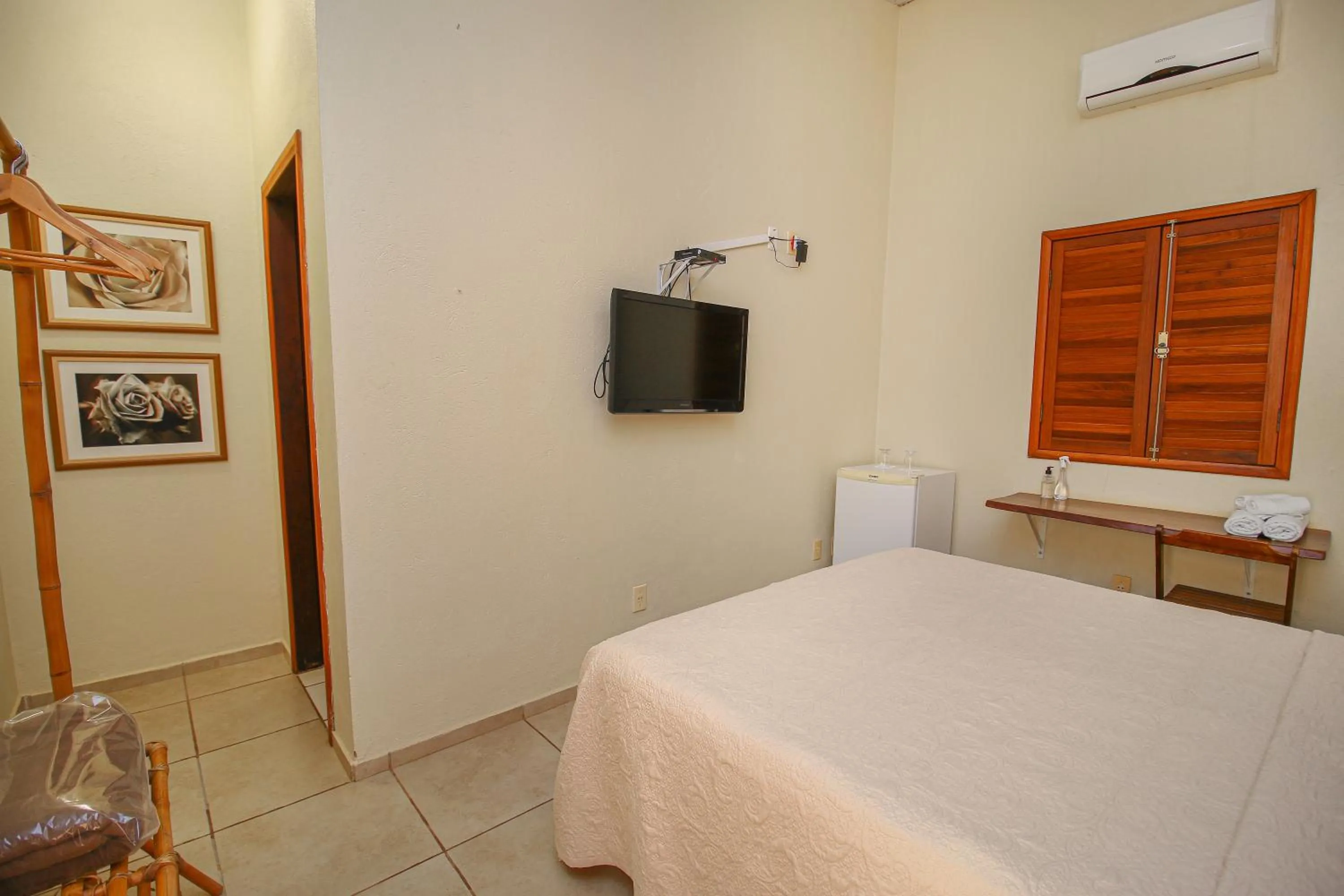 Bedroom, Bed in Pousada Flores do Cerrado