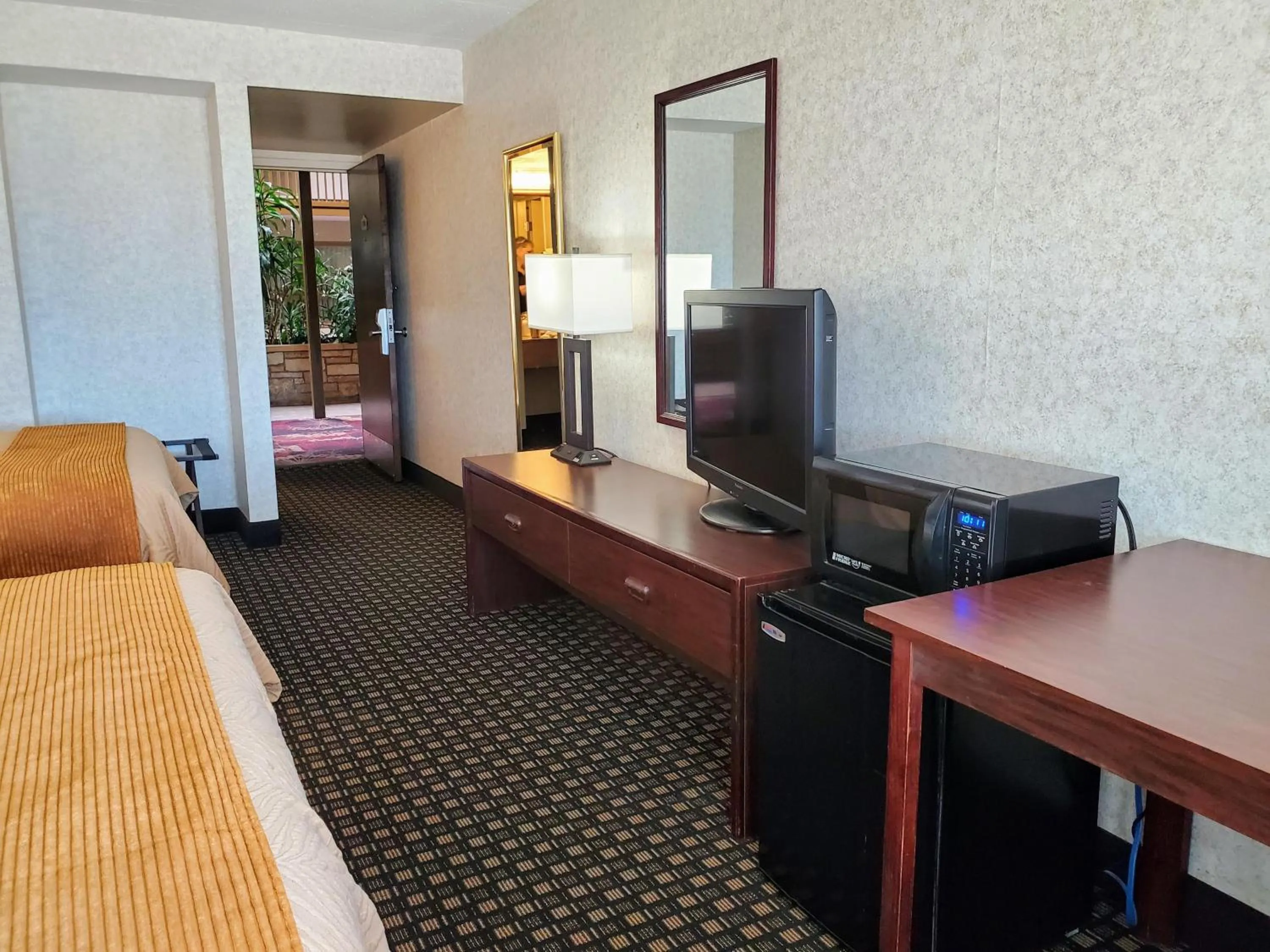 Photo of the whole room, Bed in Ramkota Hotel Watertown