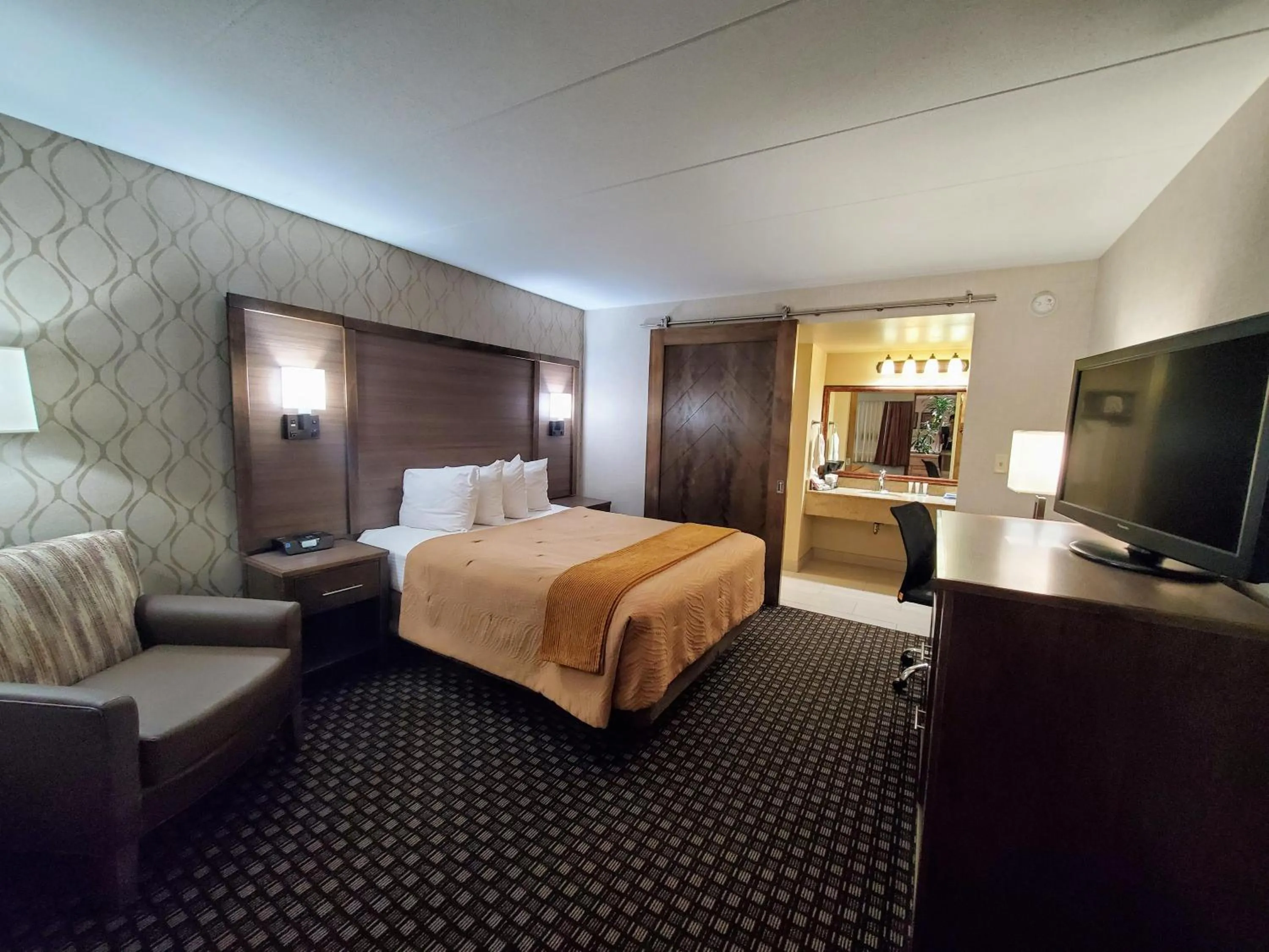 Photo of the whole room, Bed in Ramkota Hotel Watertown