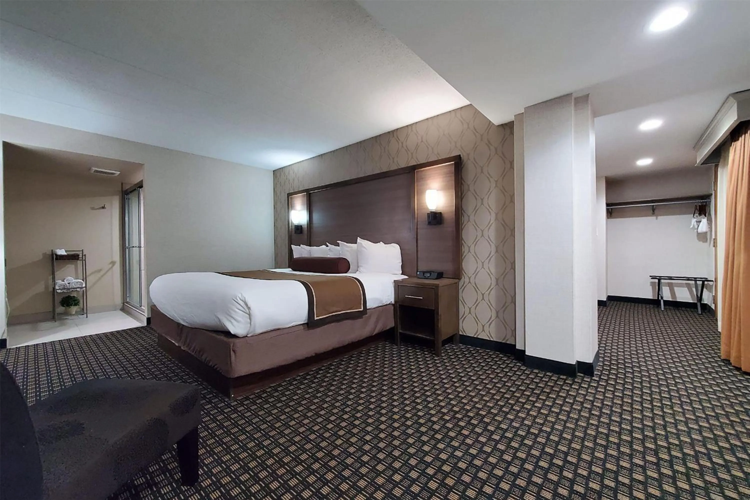 Photo of the whole room, Bed in AmericInn by Wyndham Watertown
