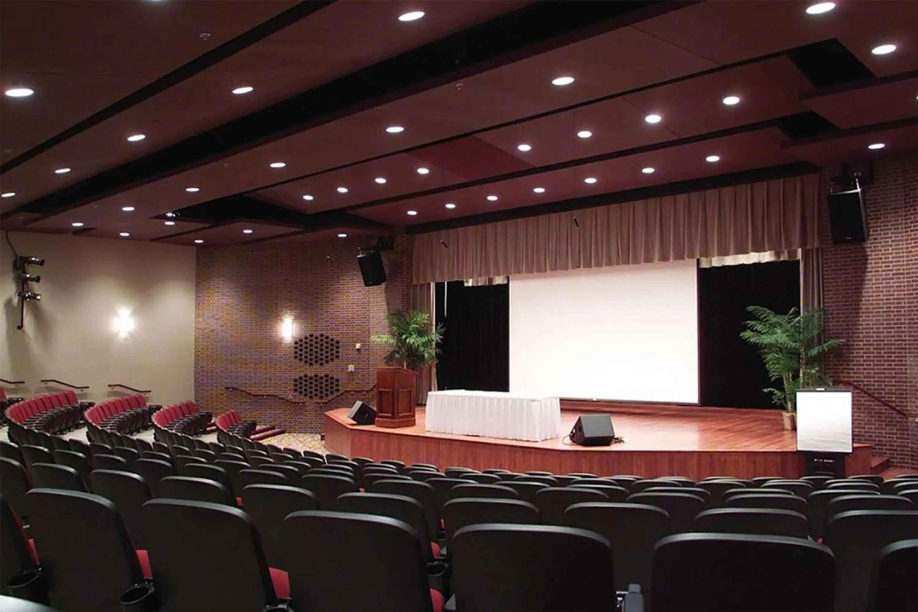 Meeting/conference room in AmericInn by Wyndham Watertown