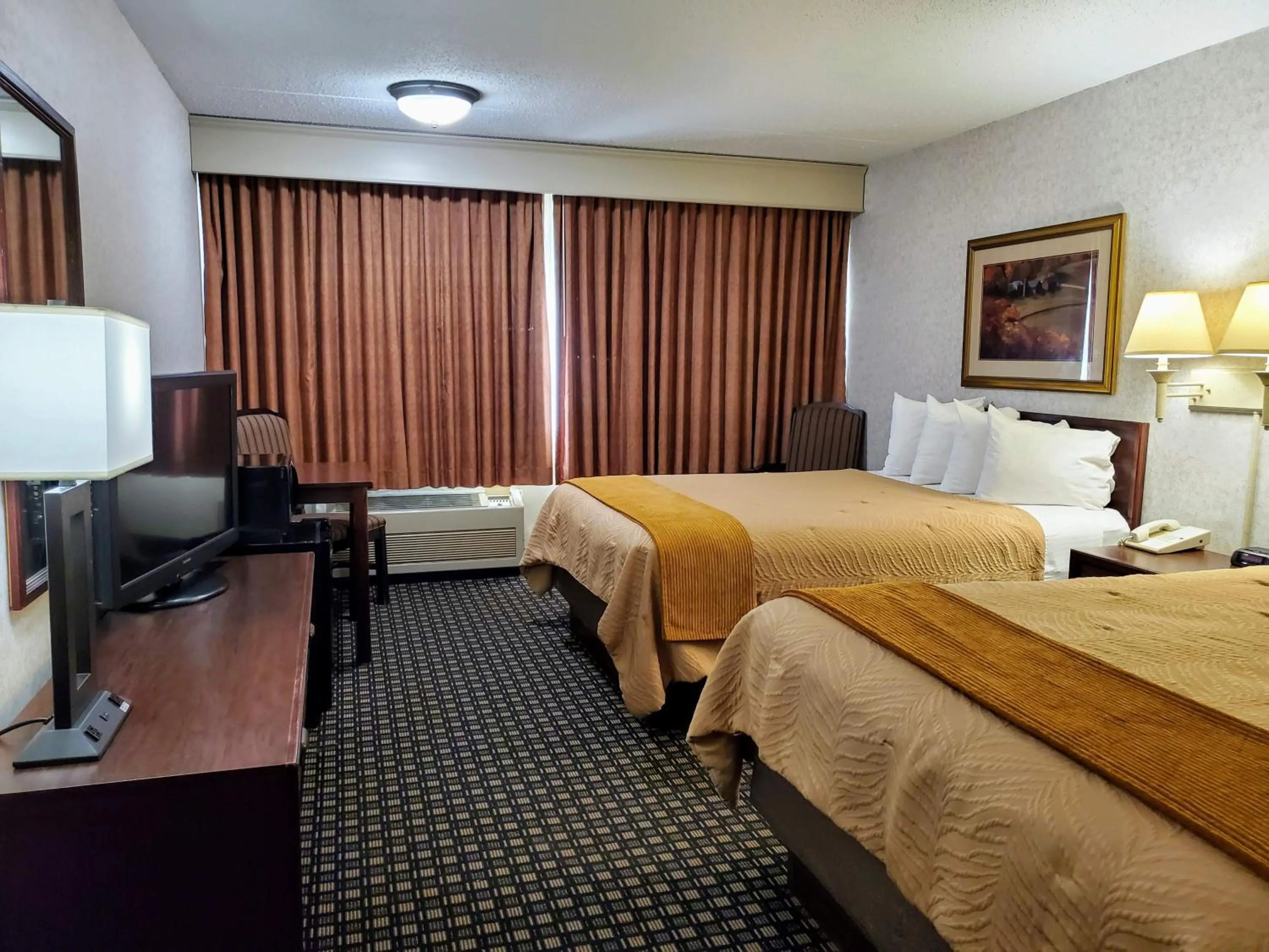 Photo of the whole room, Bed in Ramkota Hotel Watertown