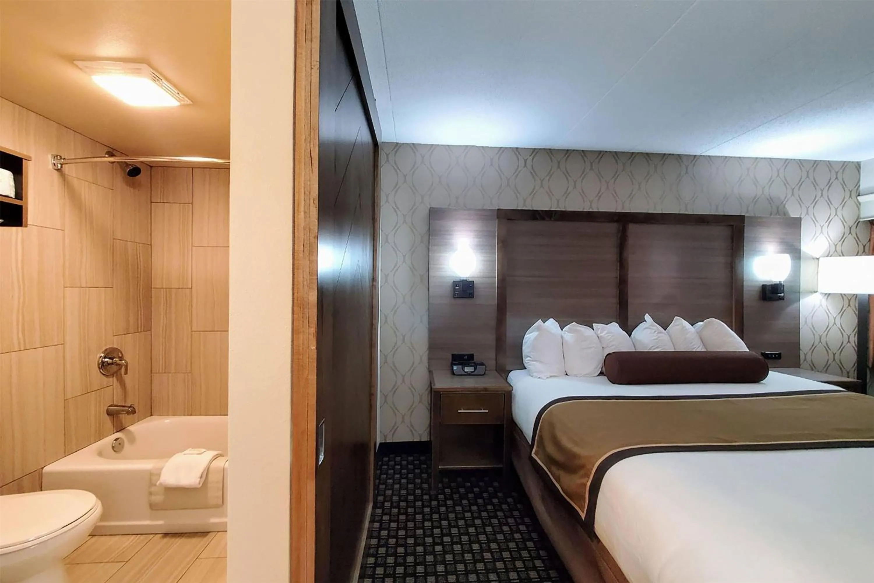 Photo of the whole room, Bed in AmericInn by Wyndham Watertown