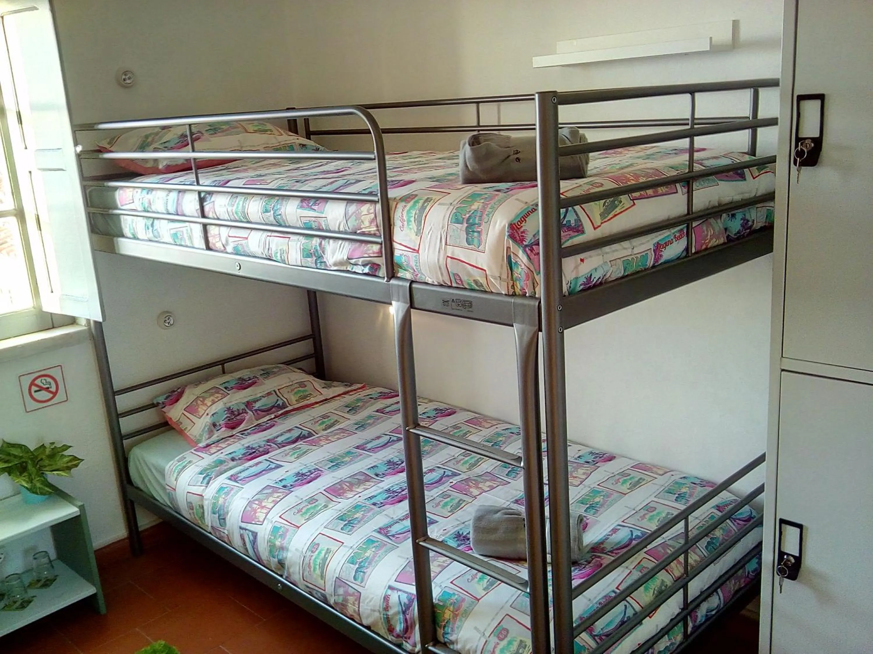 Bed in Fonte da Telha Beach Hostel