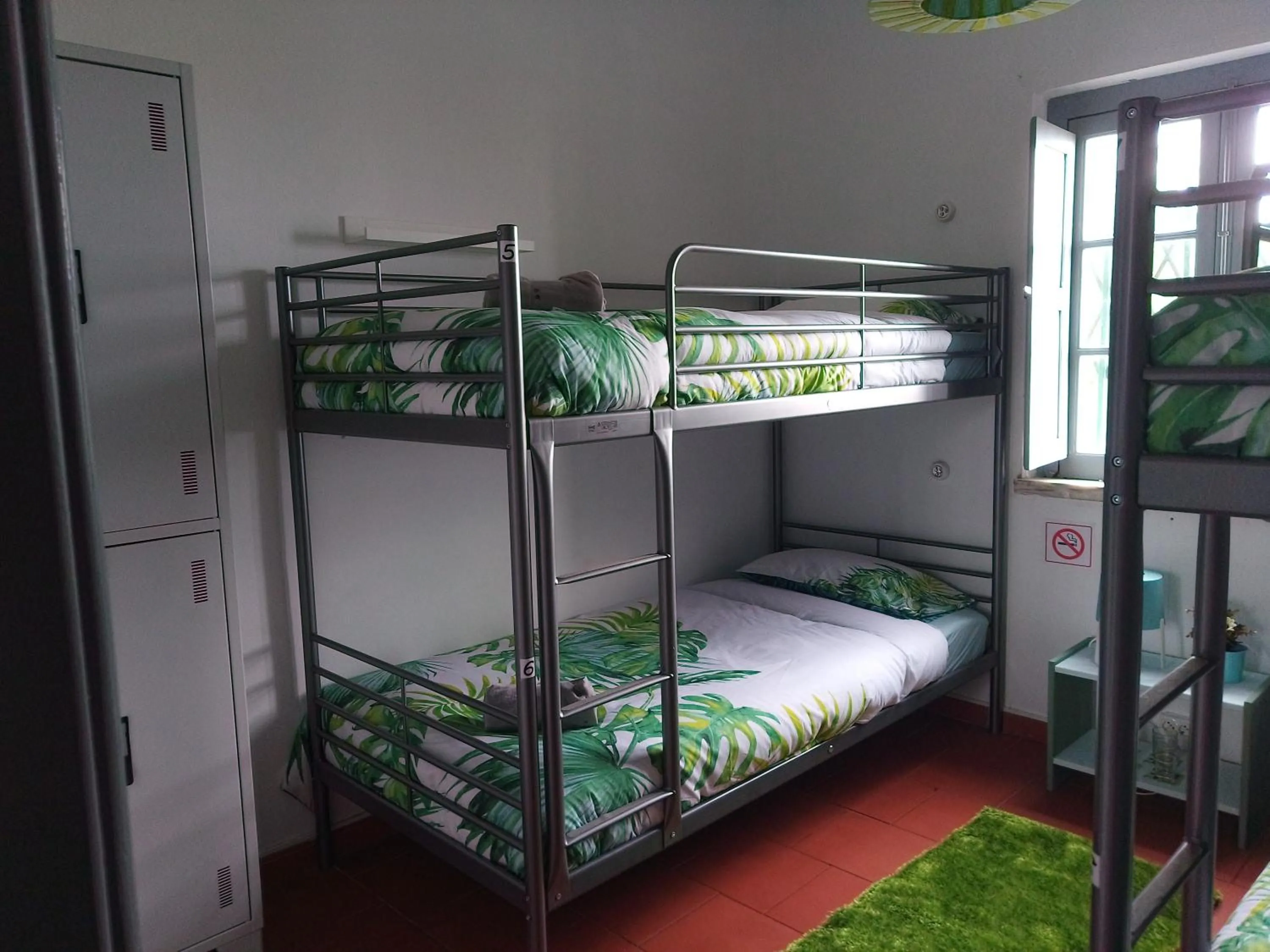 Bed in Fonte da Telha Beach Hostel