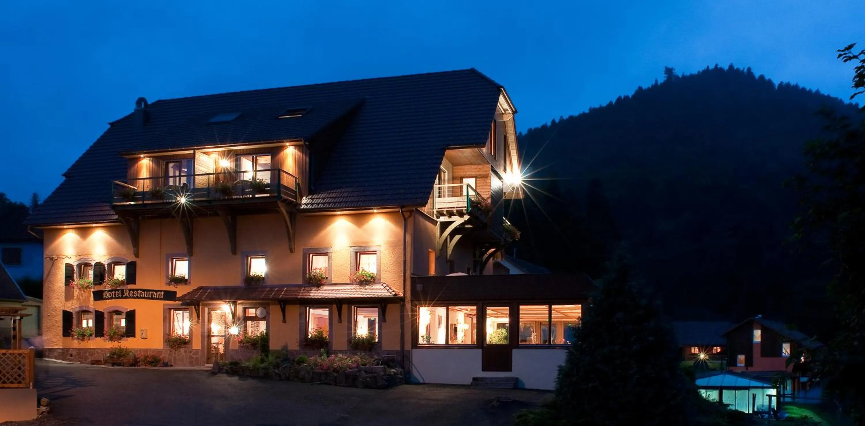 Facade/entrance in Logis Hôtel Restaurant Neuhauser