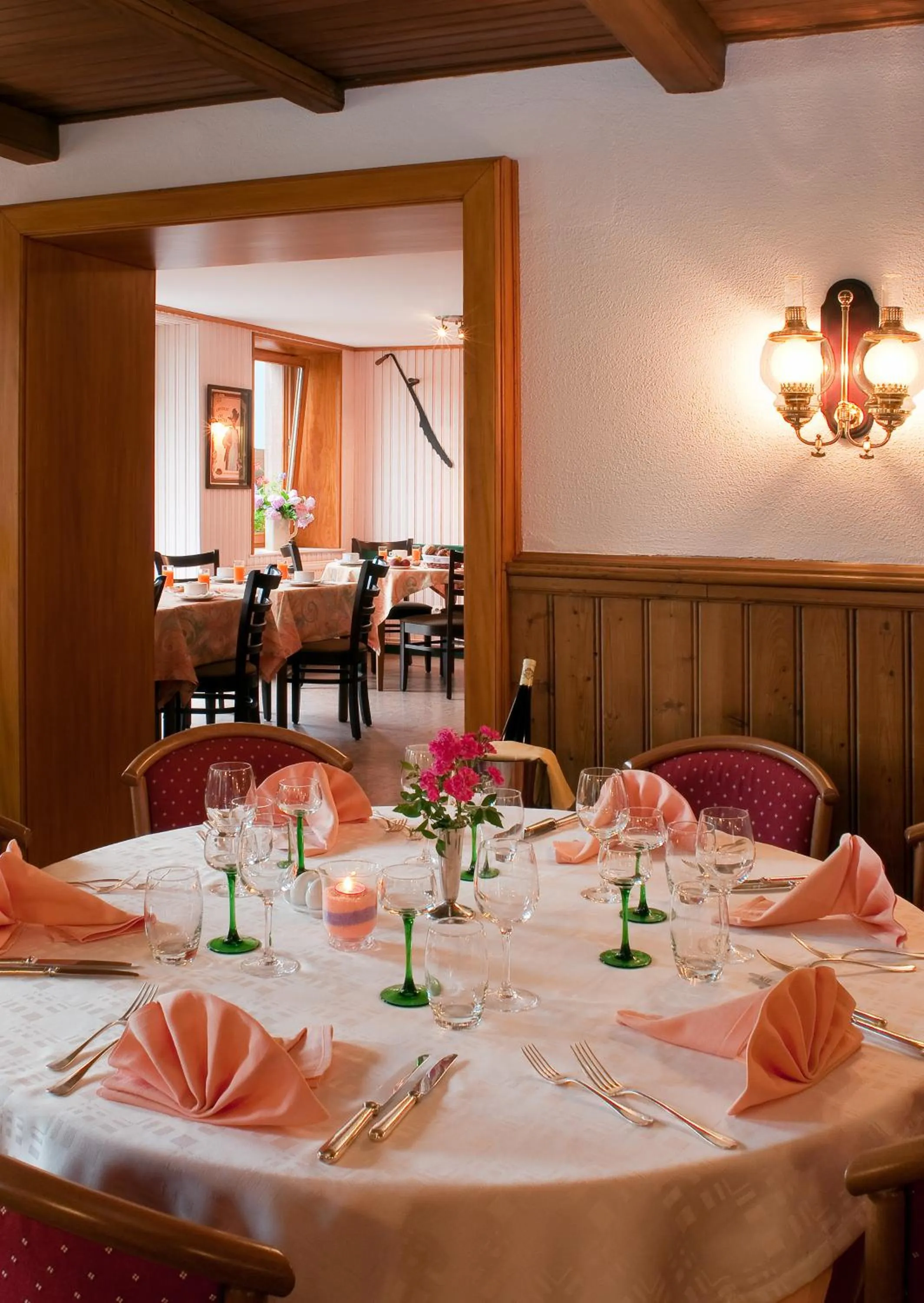 Restaurant/places to eat in Logis Hôtel Restaurant Neuhauser