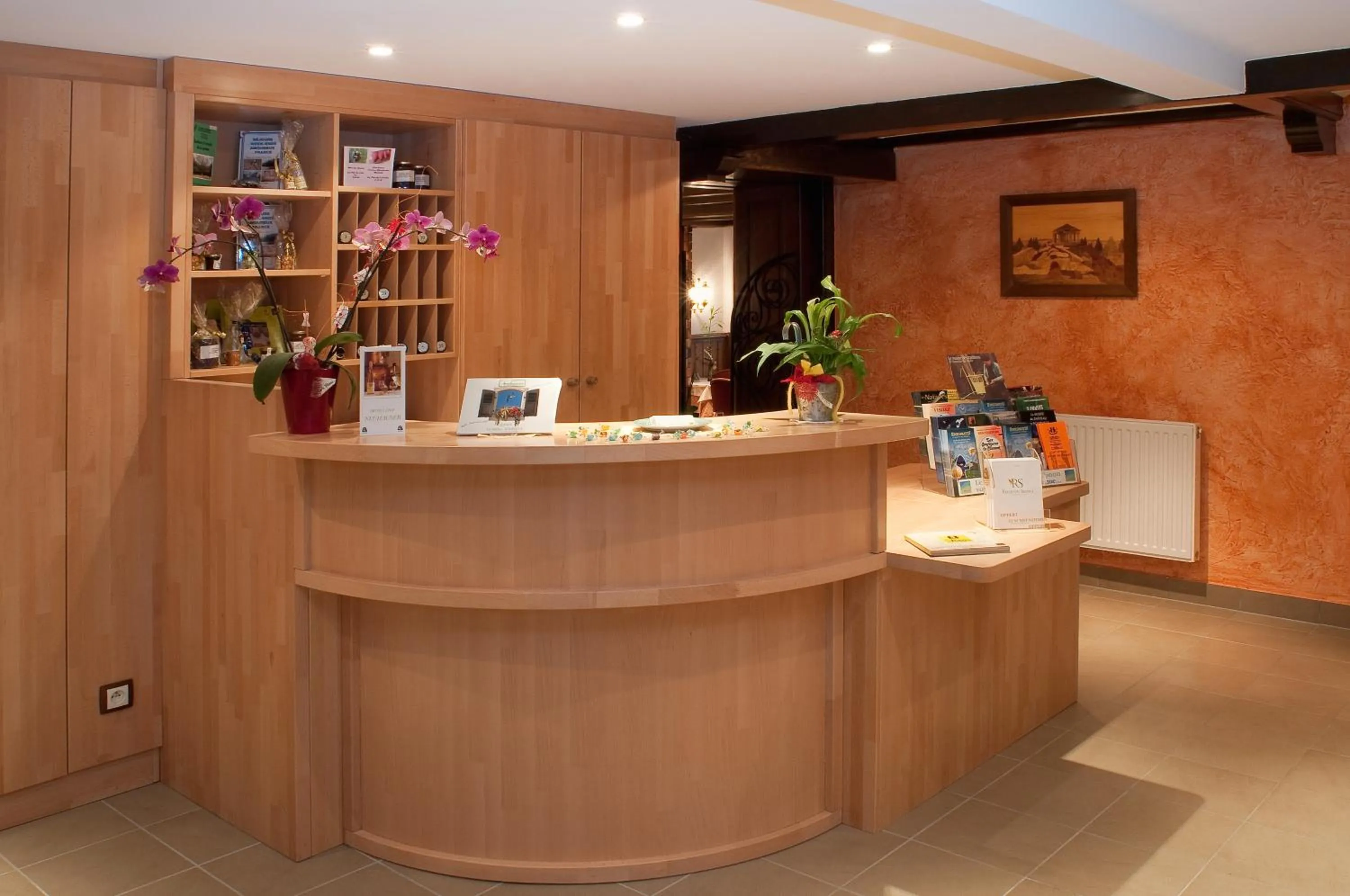 Lobby or reception in Logis Hôtel Restaurant Neuhauser