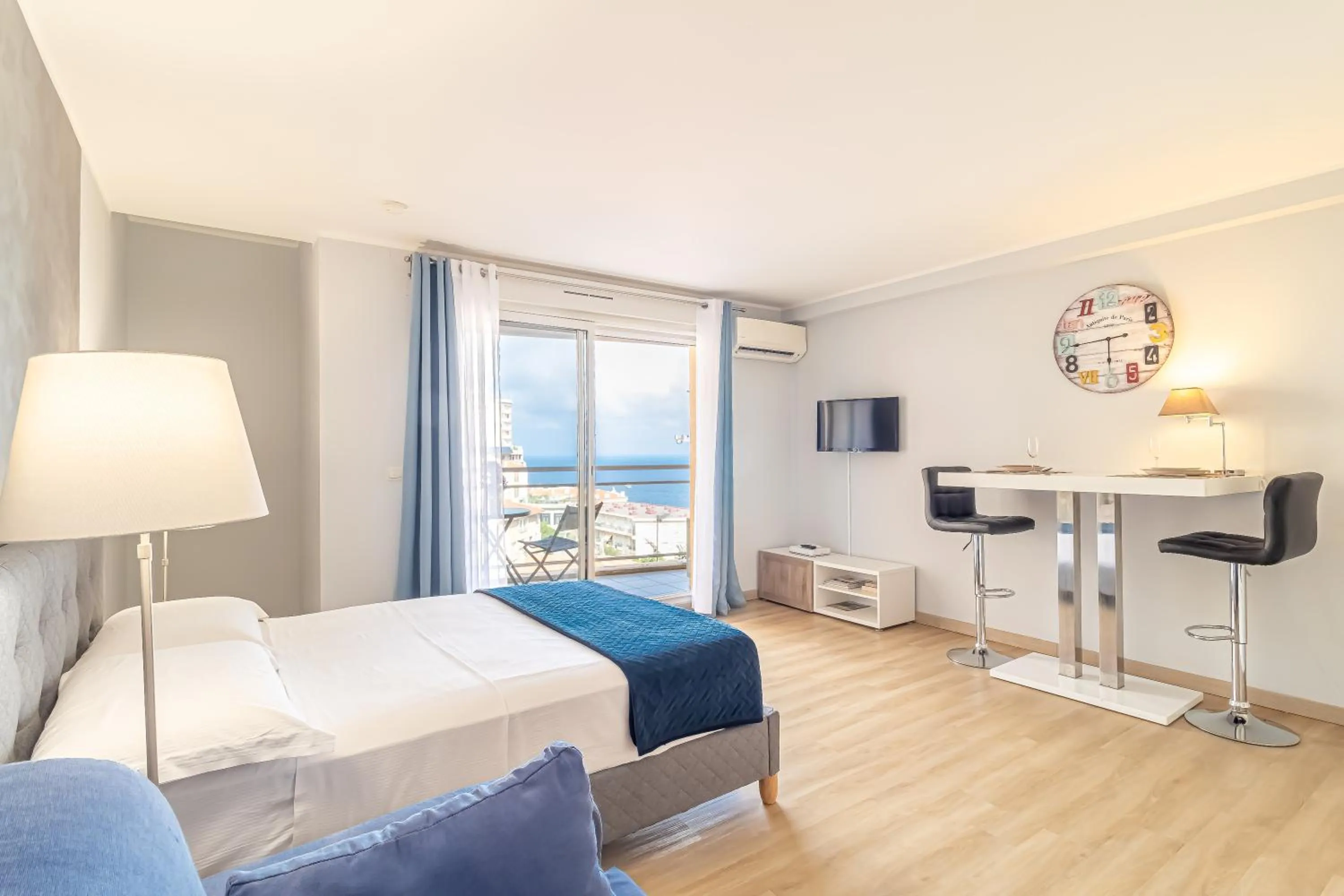 Bed in AppartHotel Jardins d’Elisa