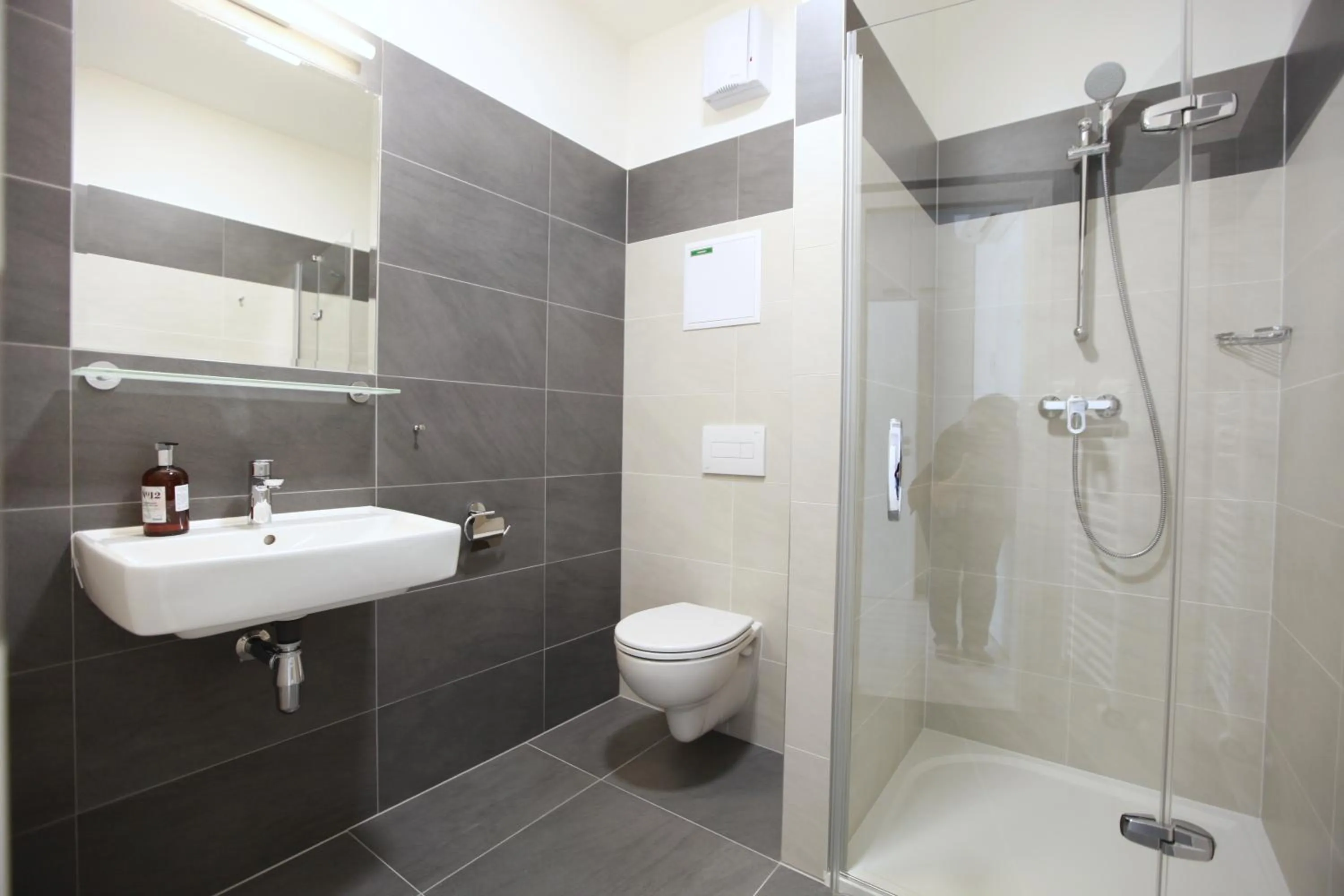 Shower in City Center Best Place Apartments