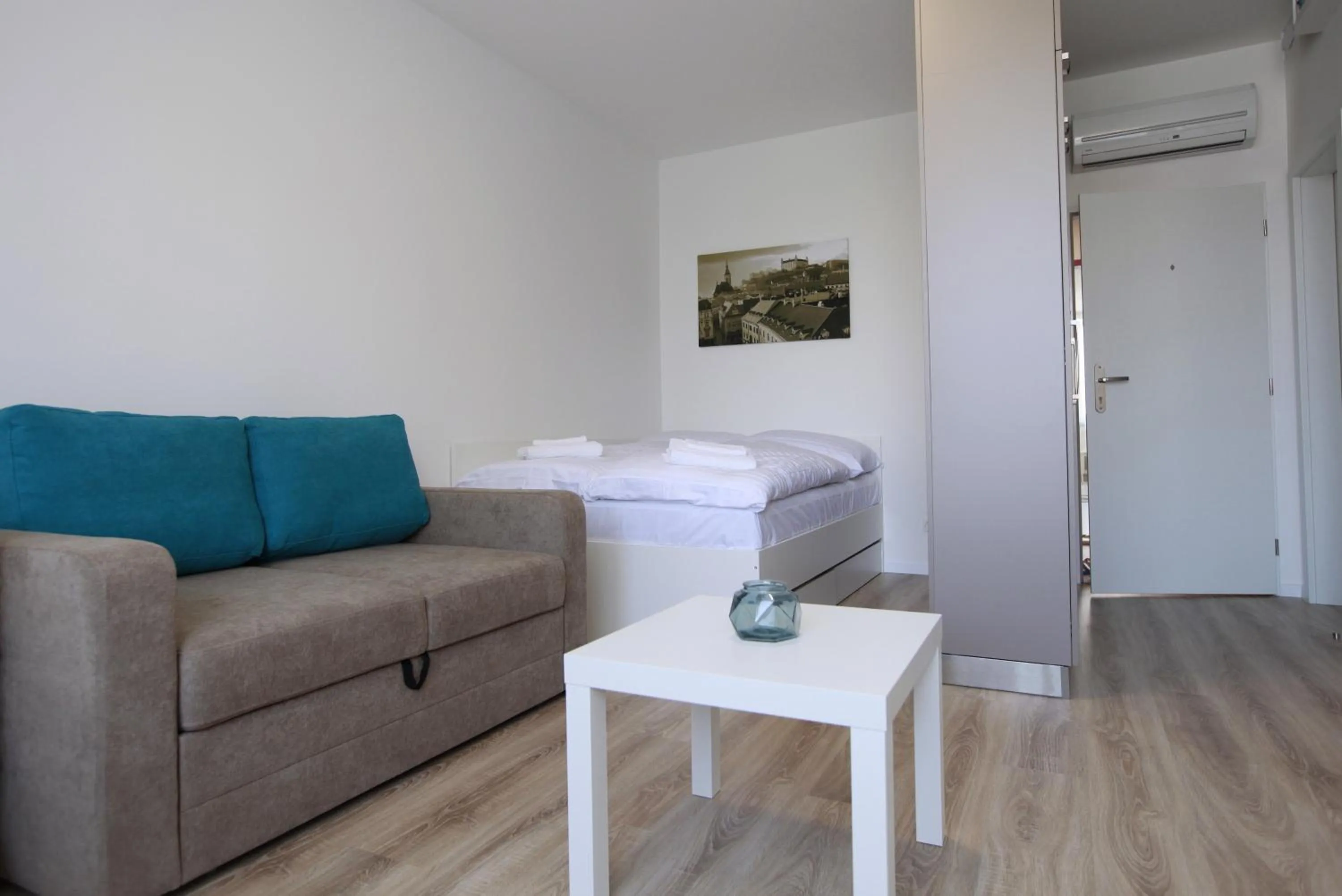 Bed in City Center Best Place Apartments