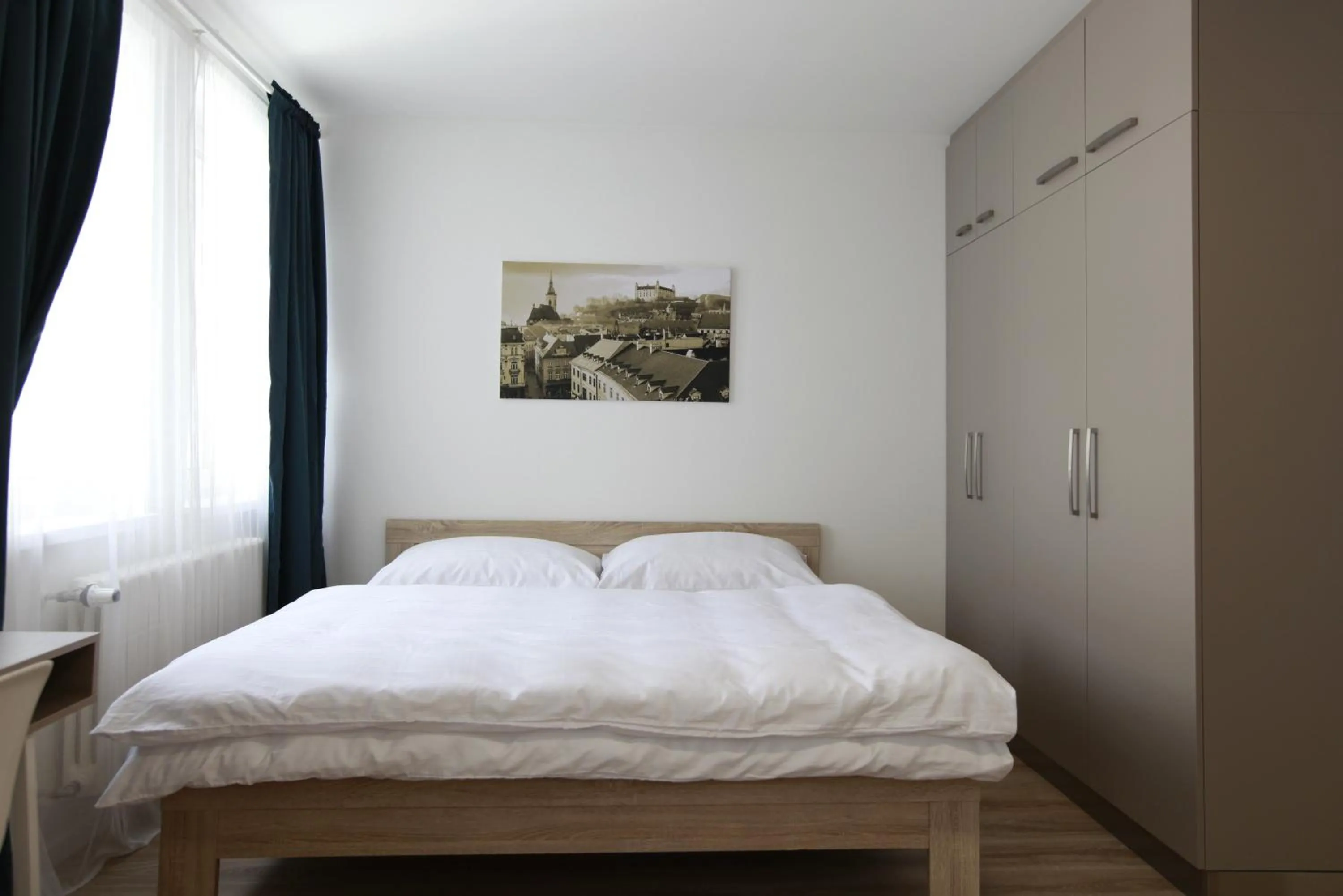 Bed in City Center Best Place Apartments