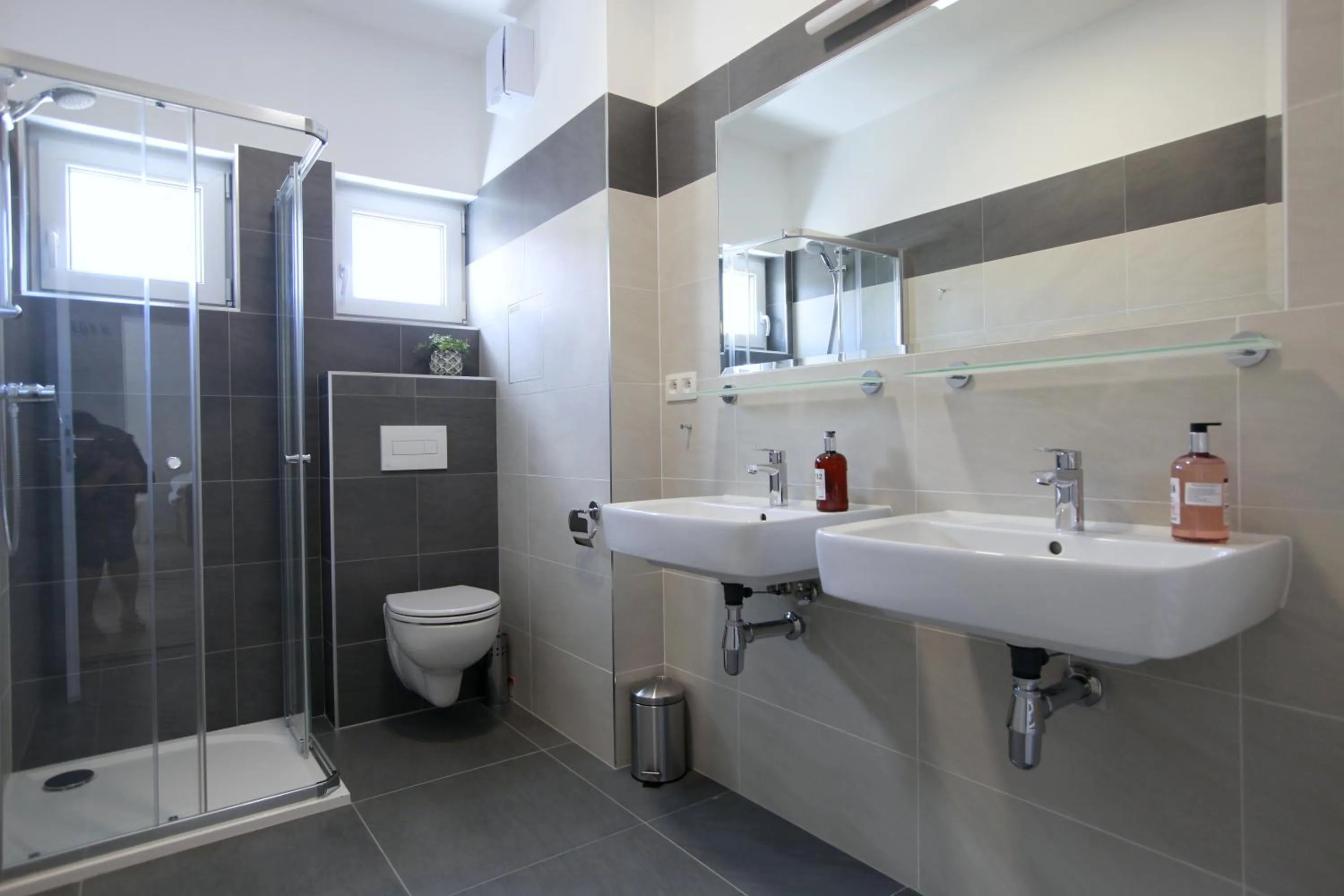 Shower in City Center Best Place Apartments