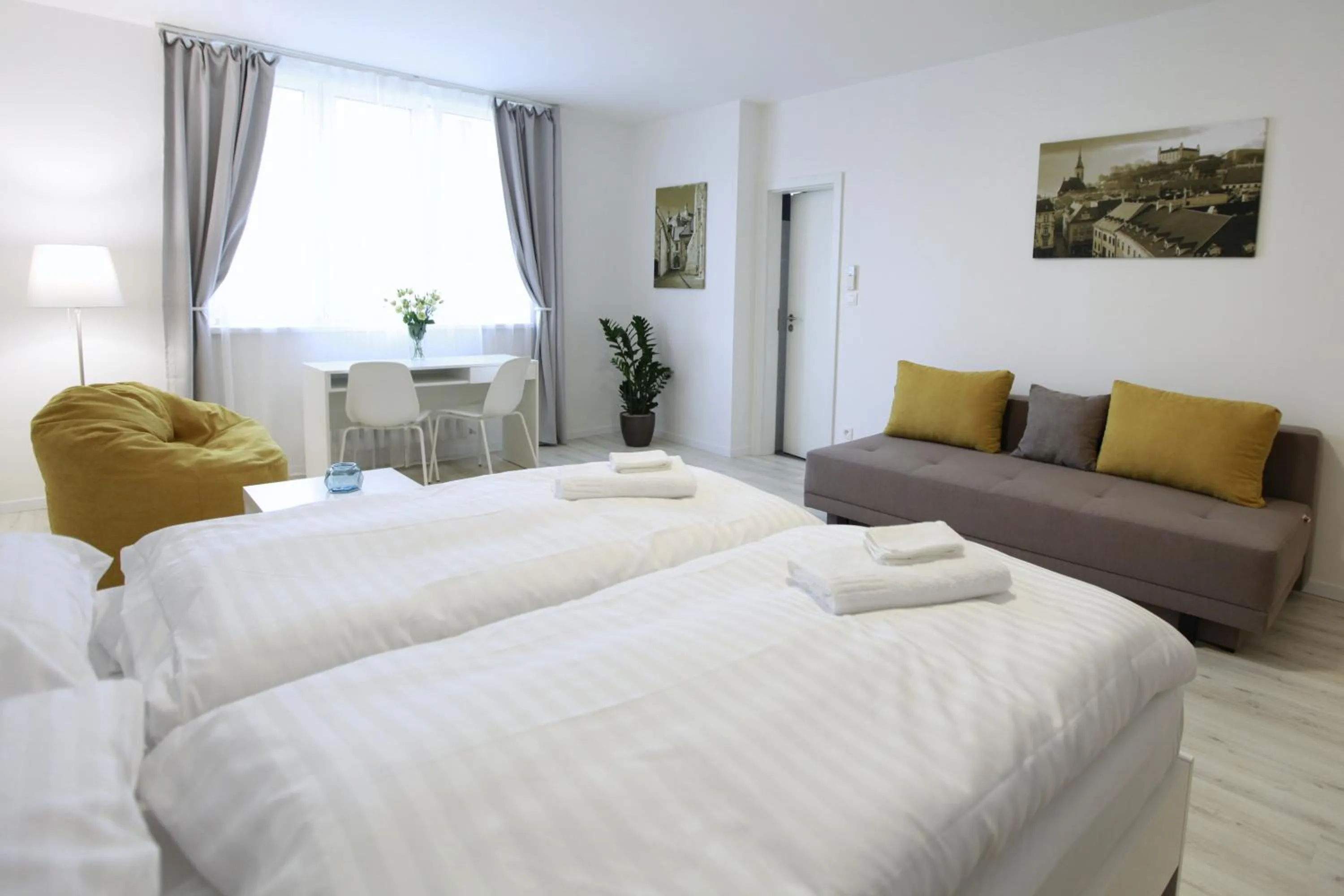 Bed in City Center Best Place Apartments