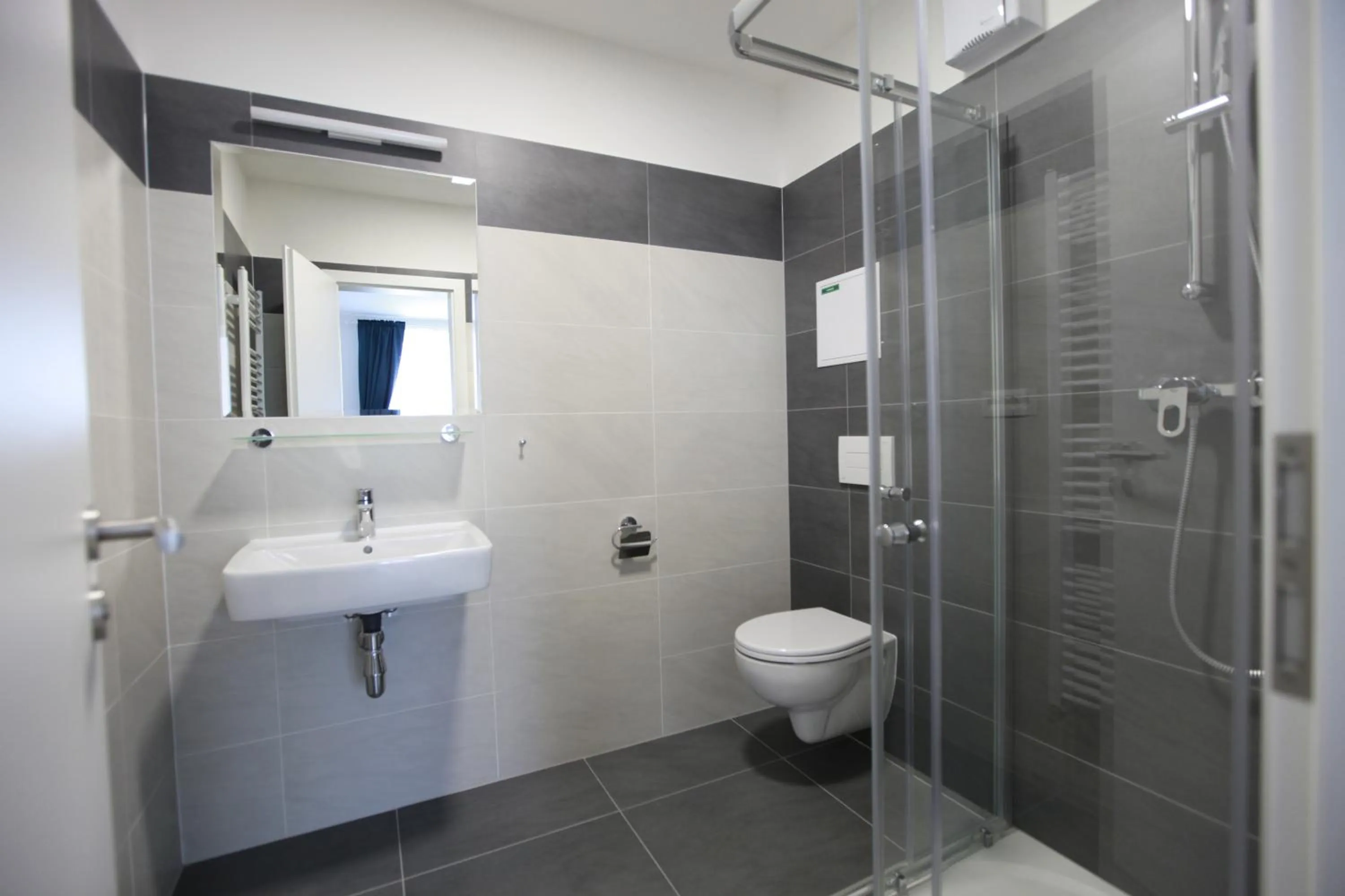 Shower in City Center Best Place Apartments
