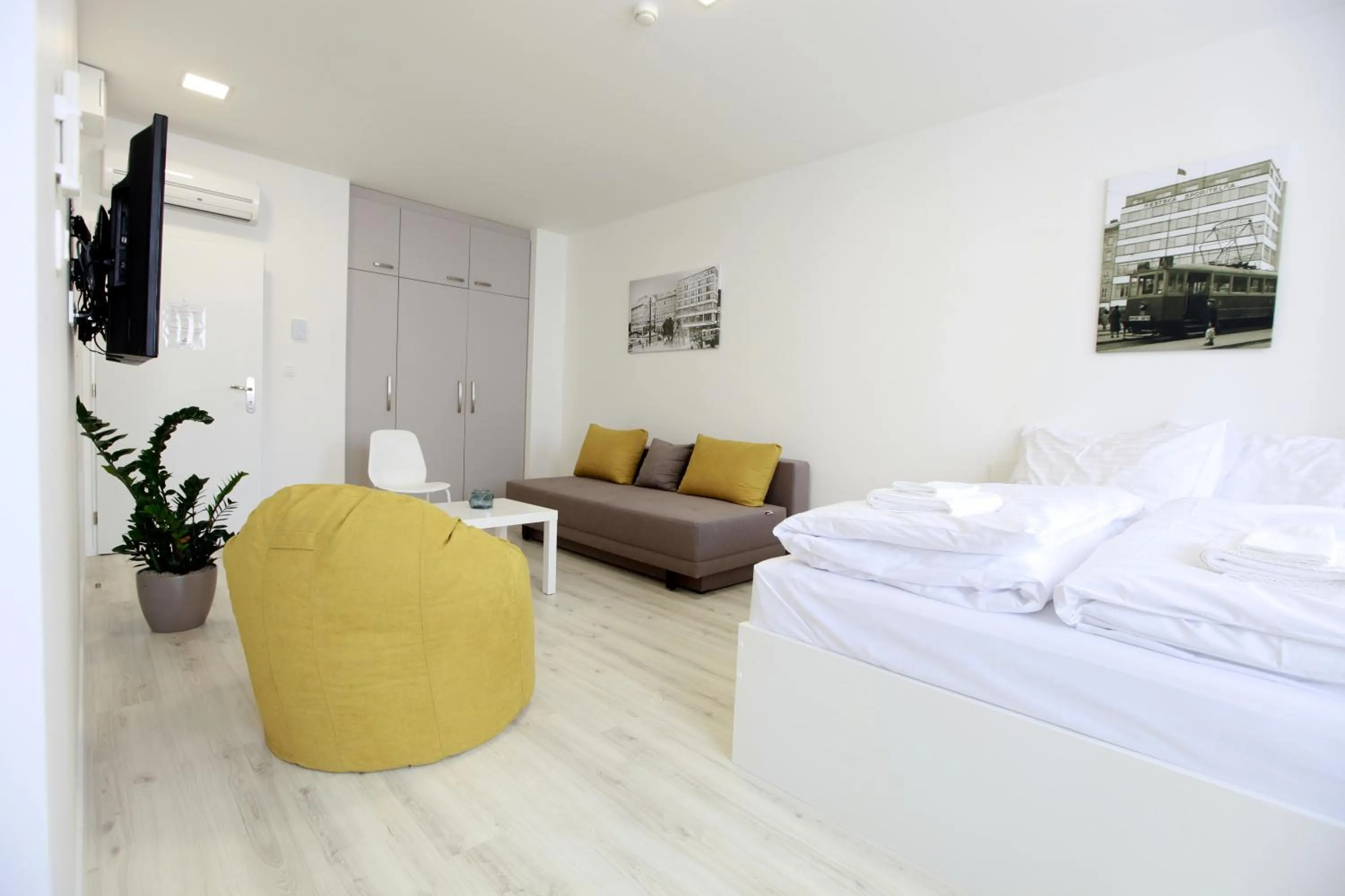 TV and multimedia, Bed in City Center Best Place Apartments