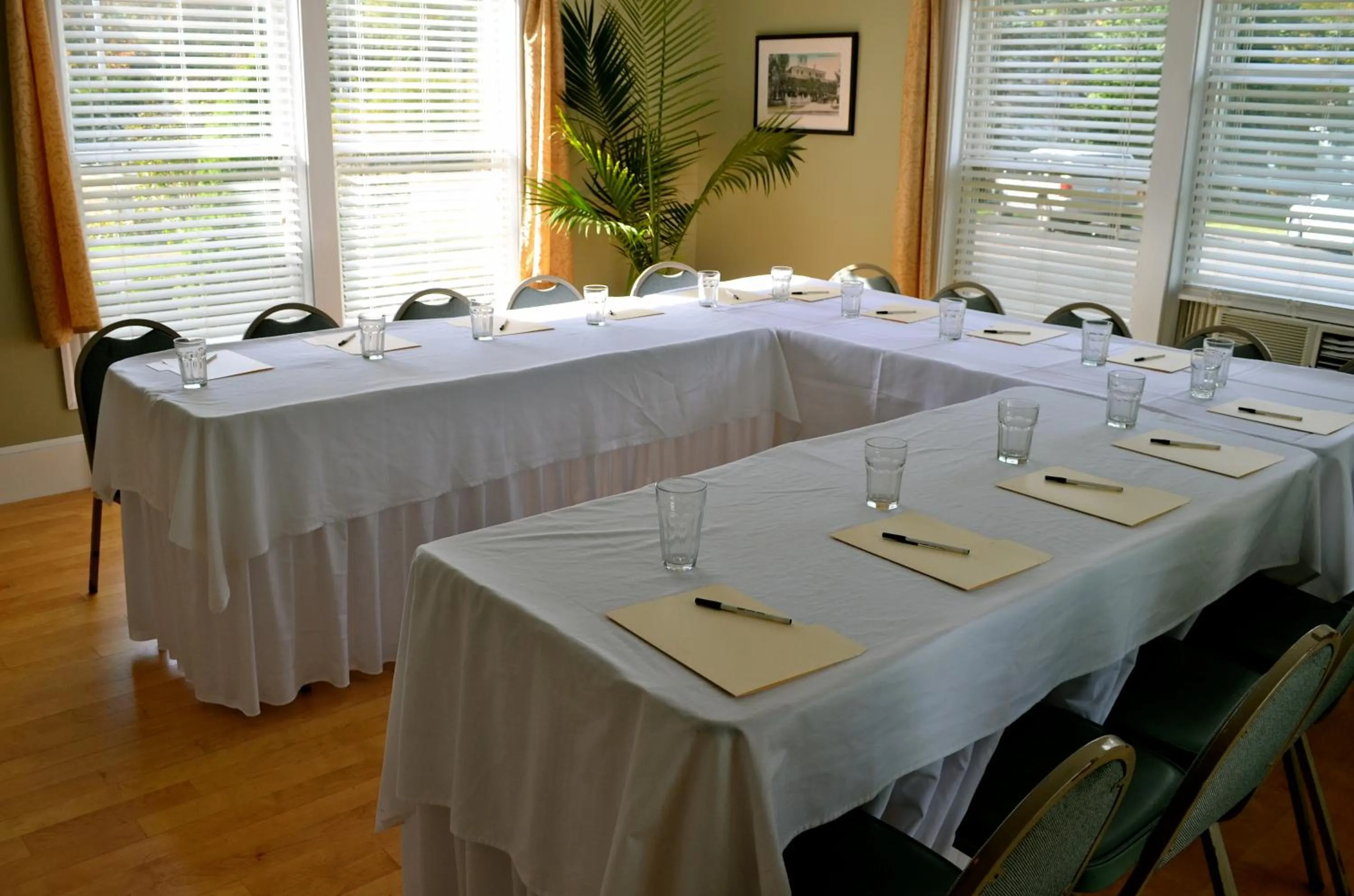 Business facilities in Victoria Inn