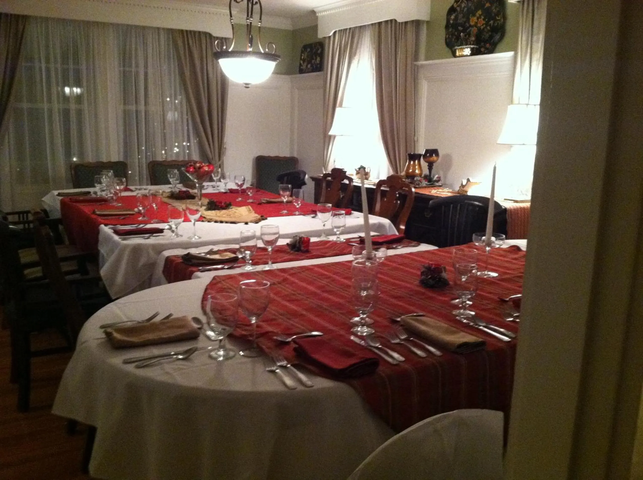 Restaurant/places to eat in Victoria Inn