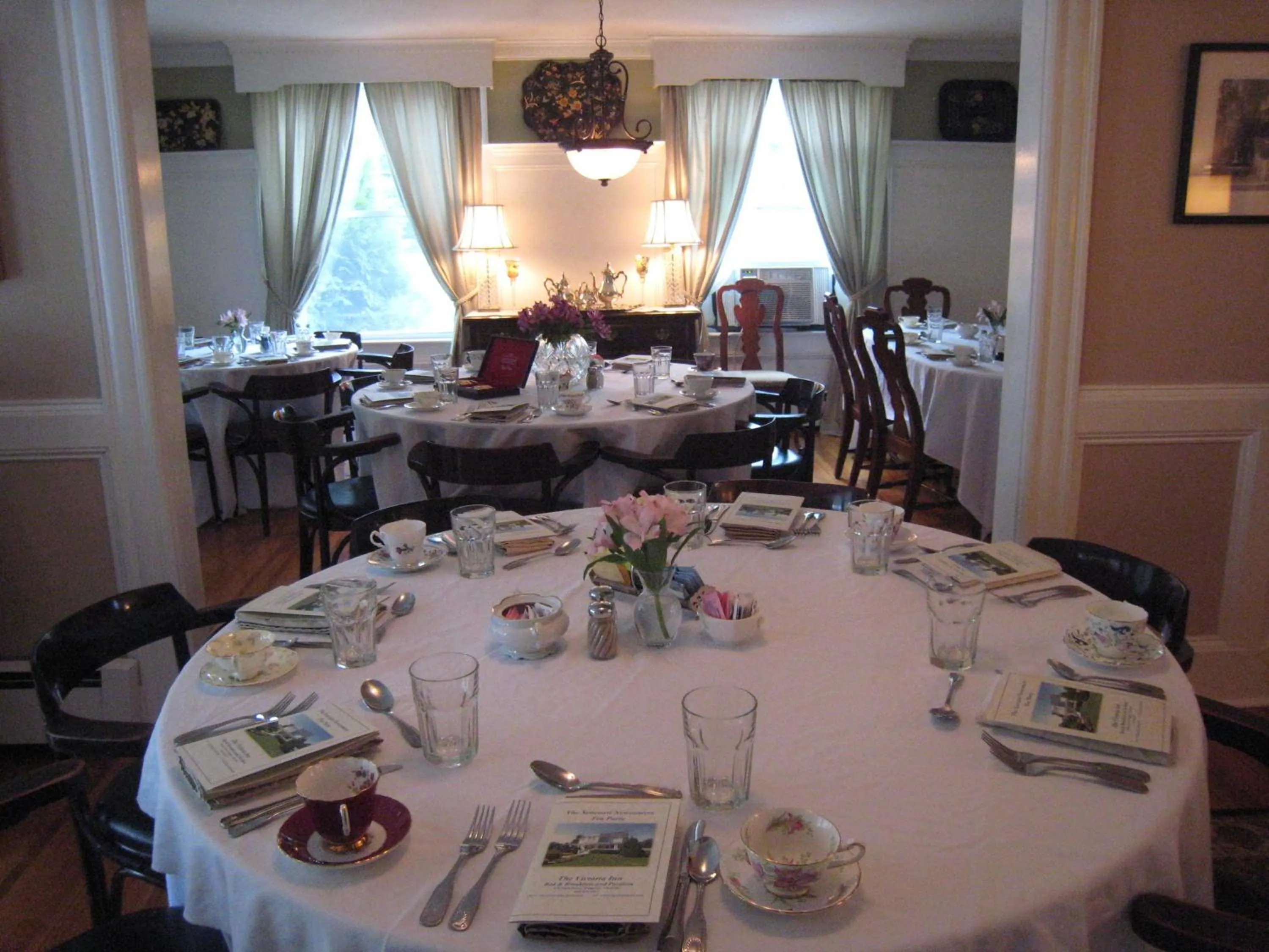 Restaurant/places to eat in Victoria Inn