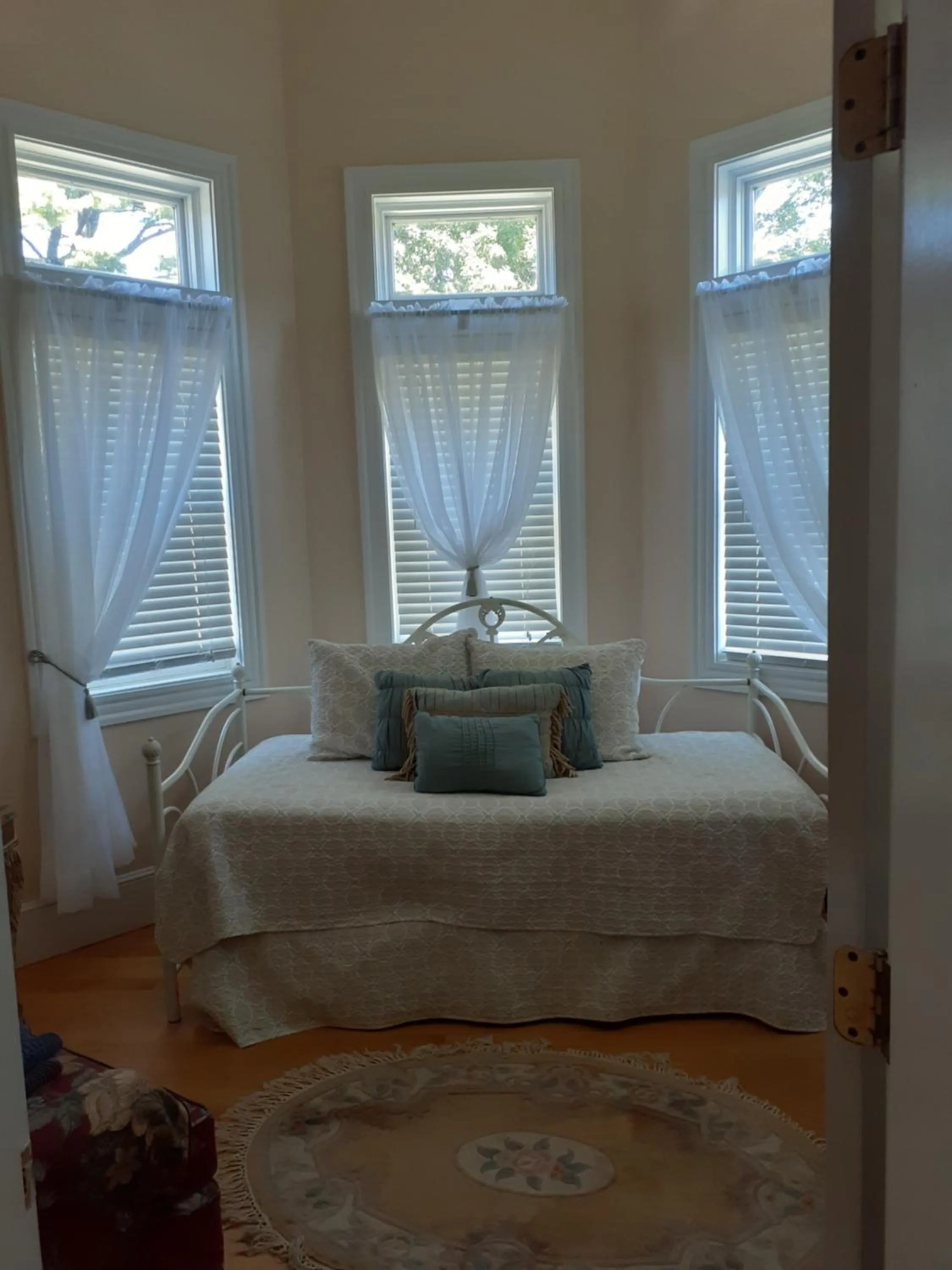 Bedroom, Bed in Victoria Inn